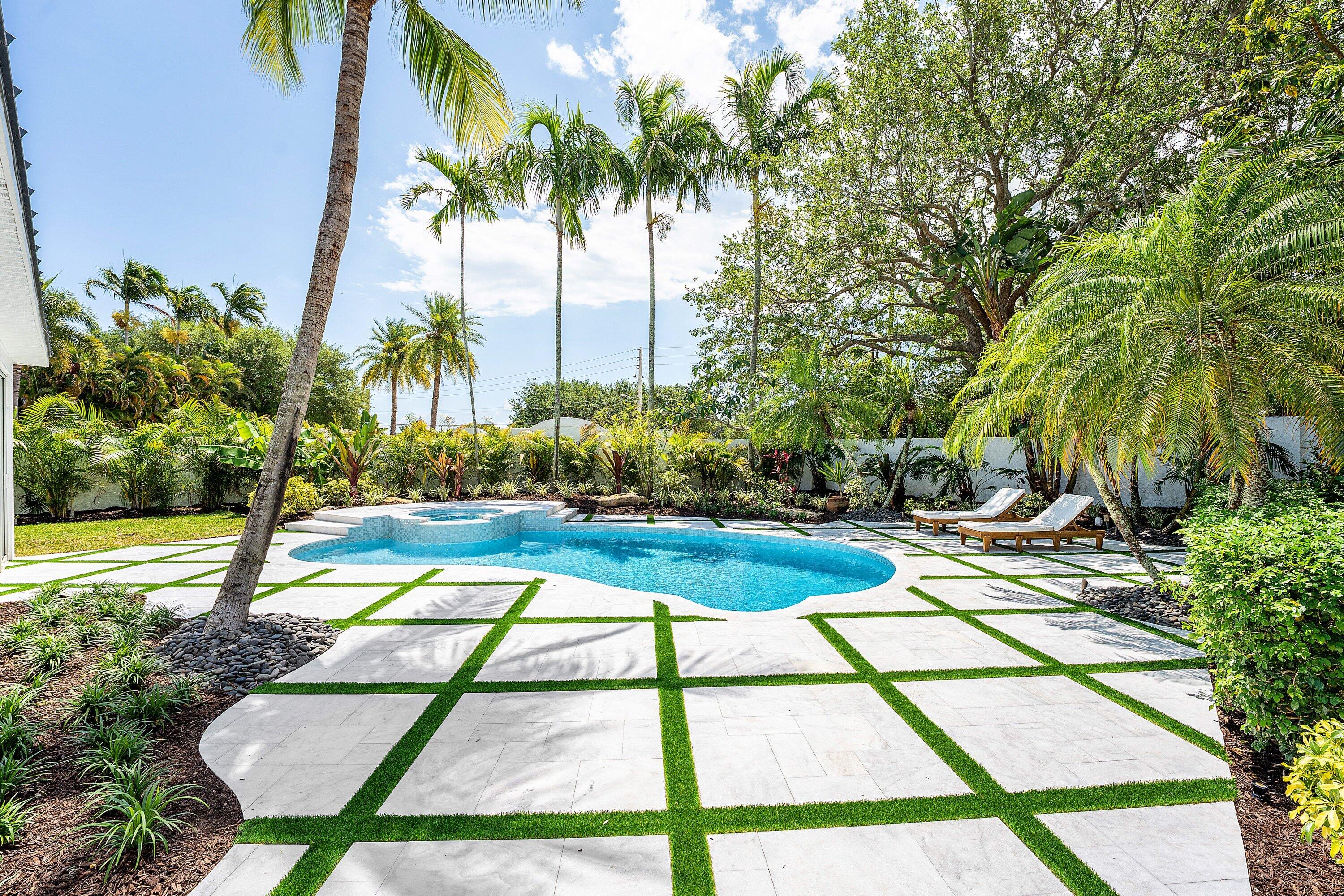 DELRAY LAKES - Residential