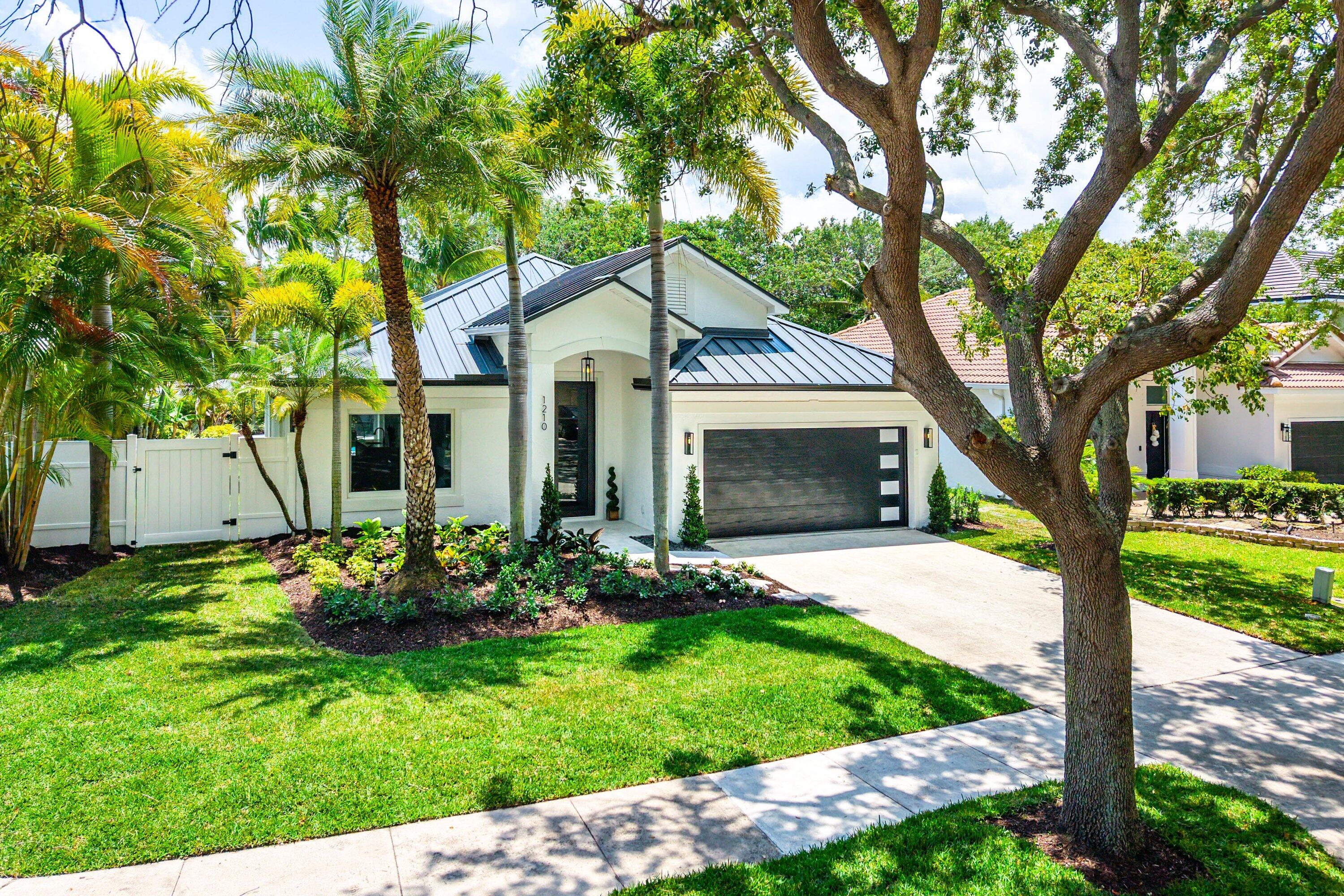 DELRAY LAKES - Residential