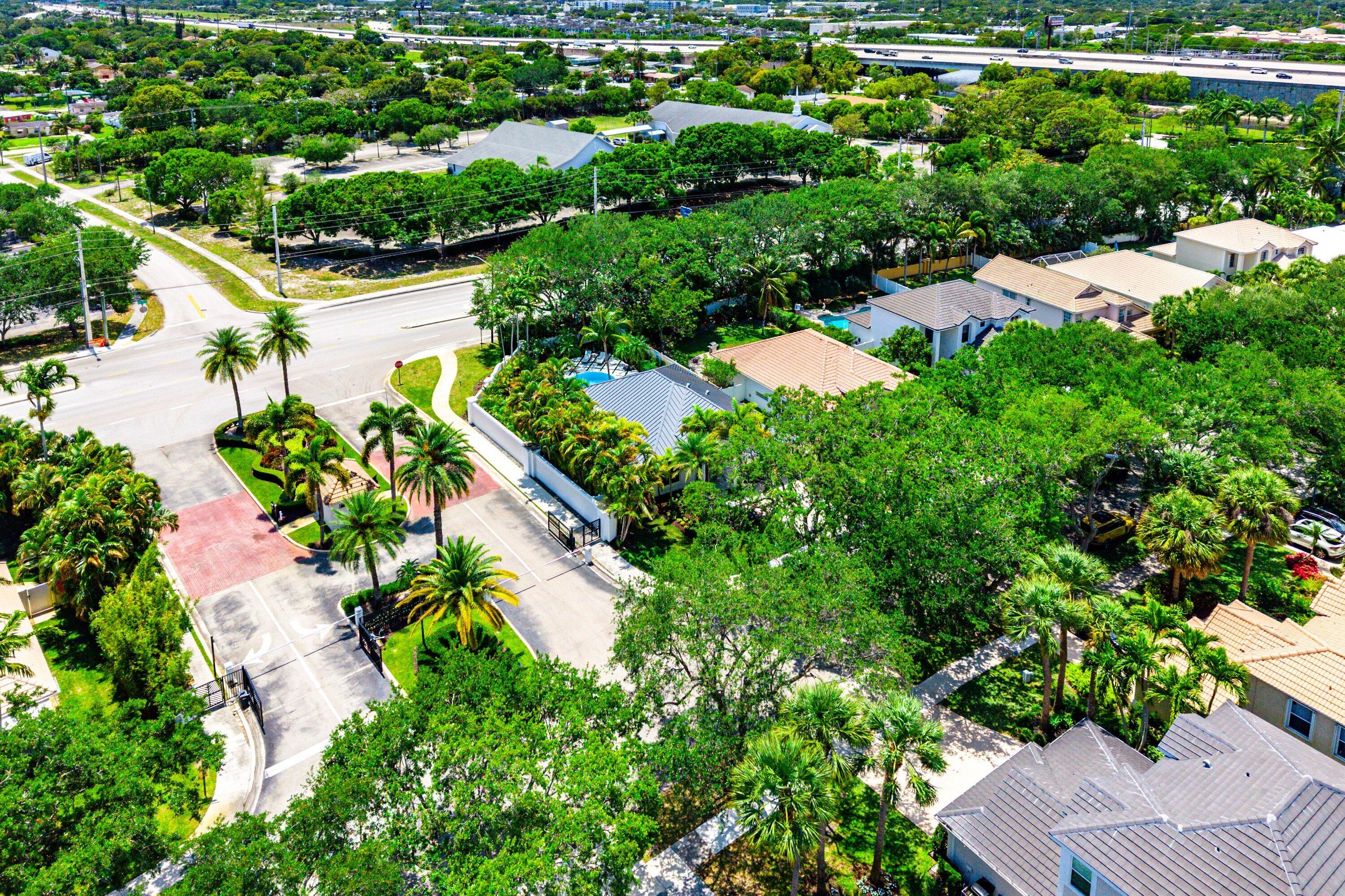 DELRAY LAKES - Residential