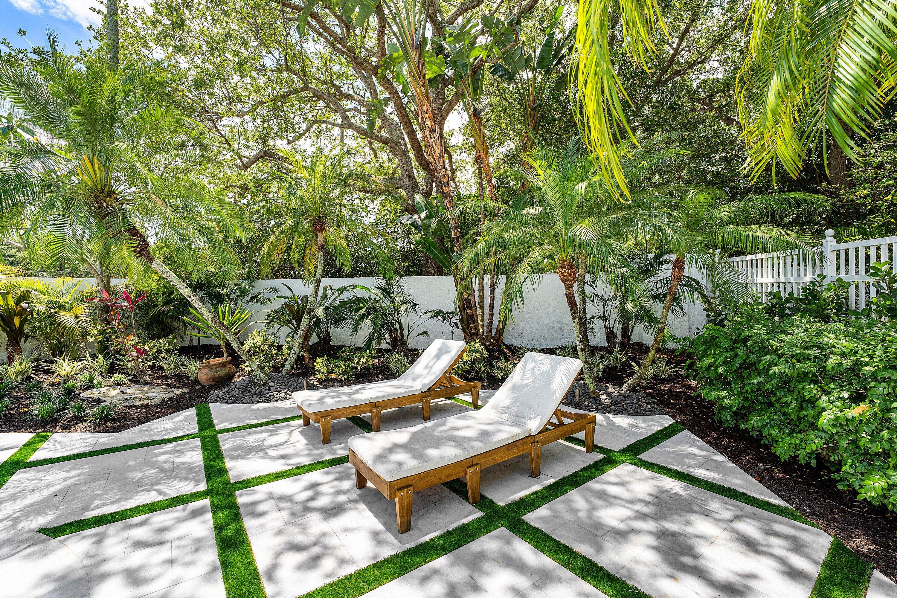 DELRAY LAKES - Residential