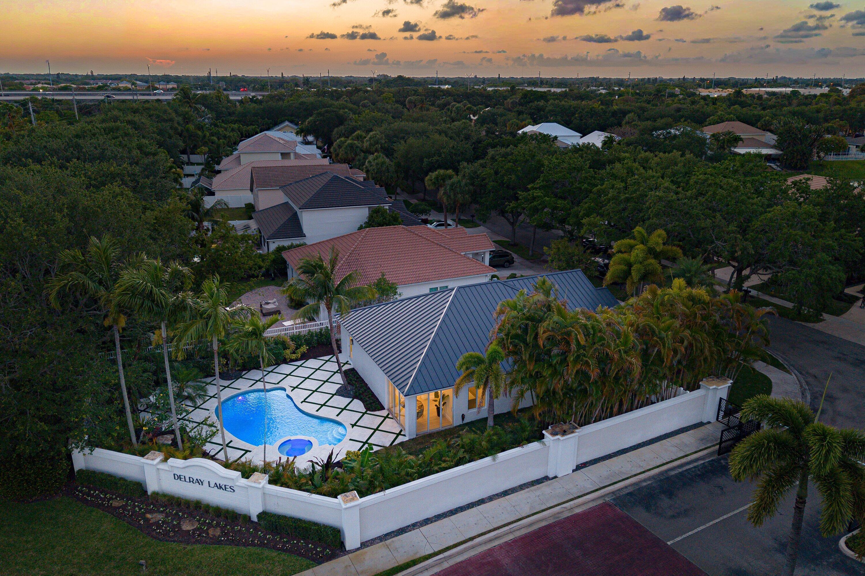 DELRAY LAKES - Residential