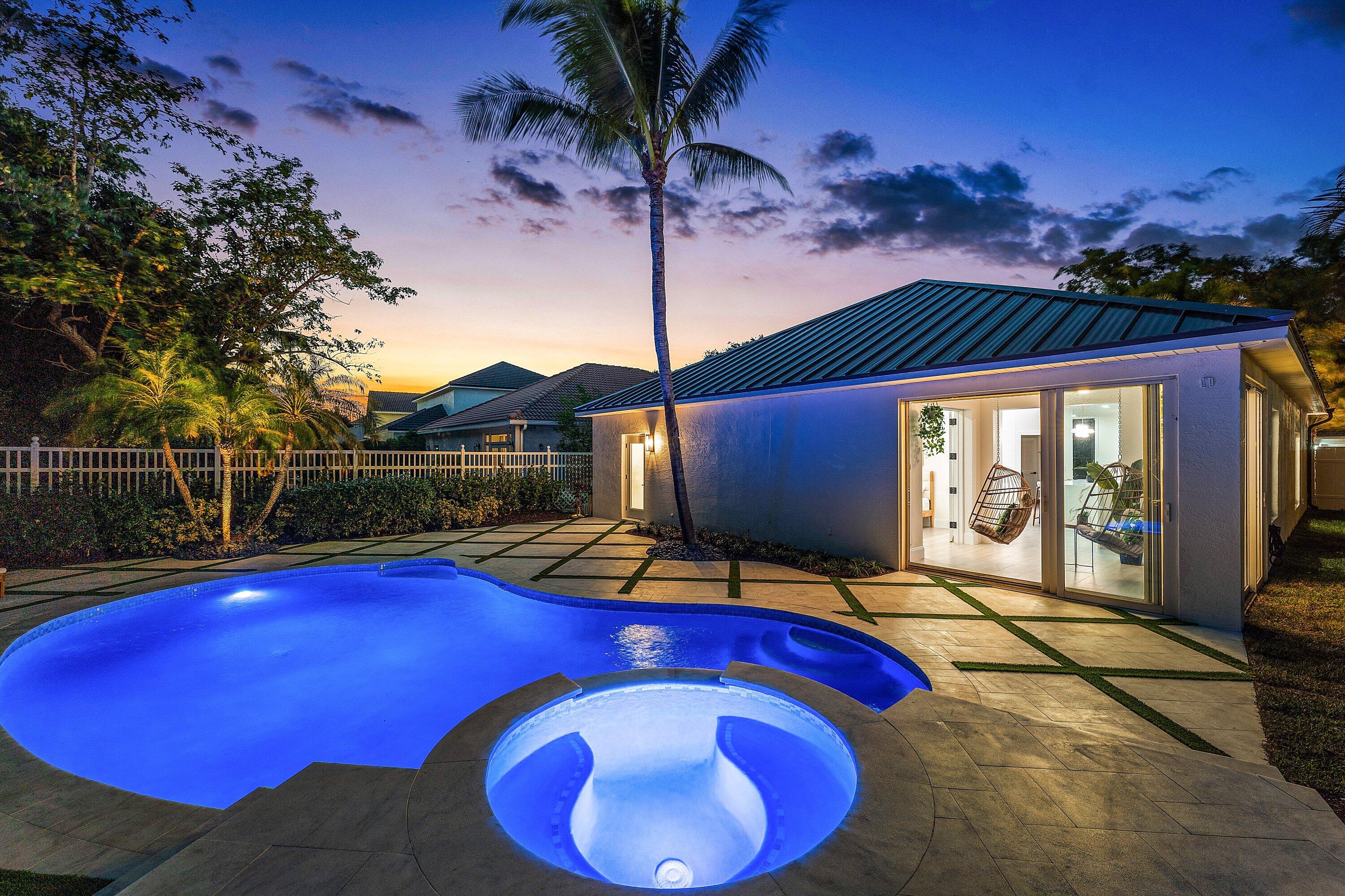 DELRAY LAKES - Residential