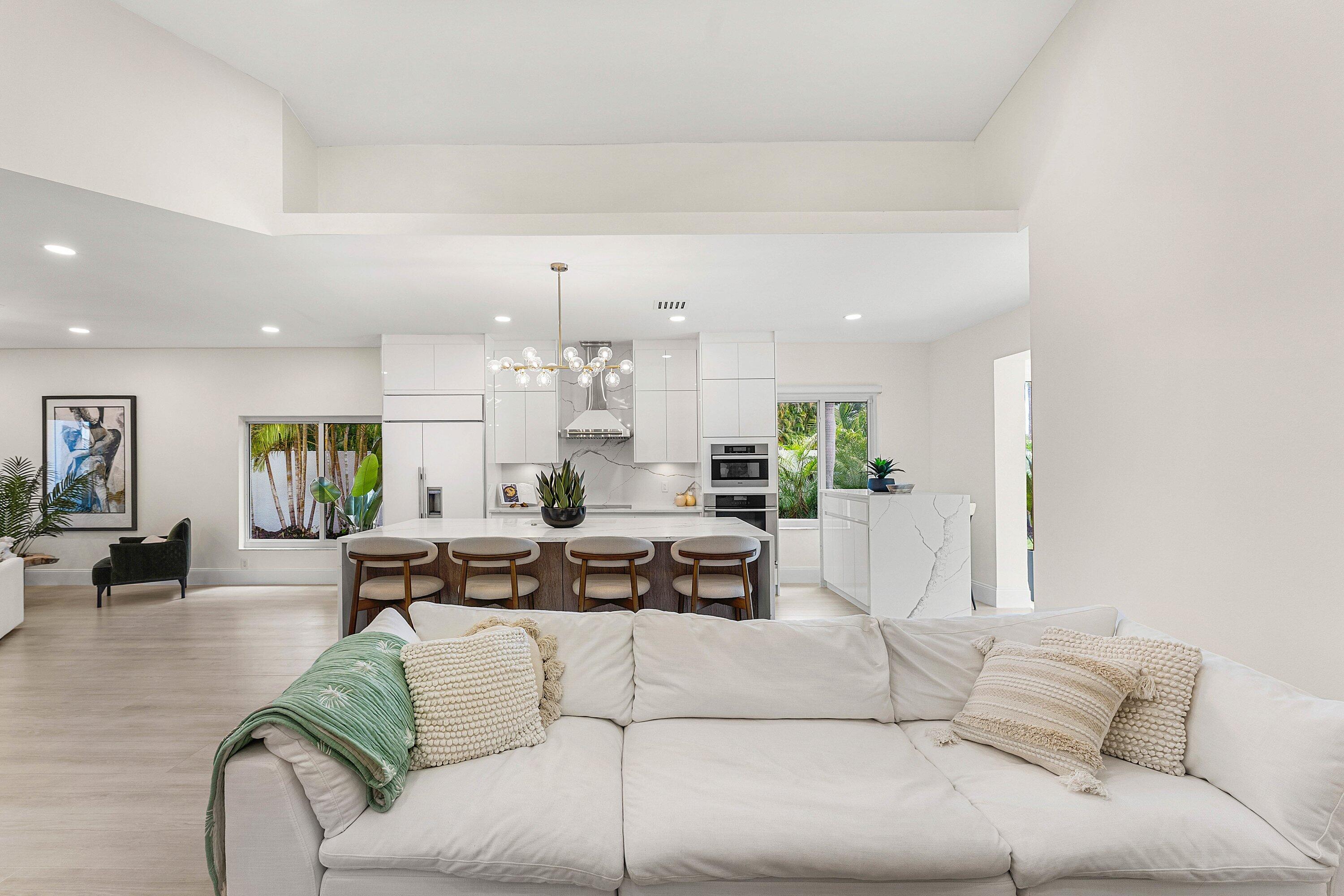 DELRAY LAKES - Residential