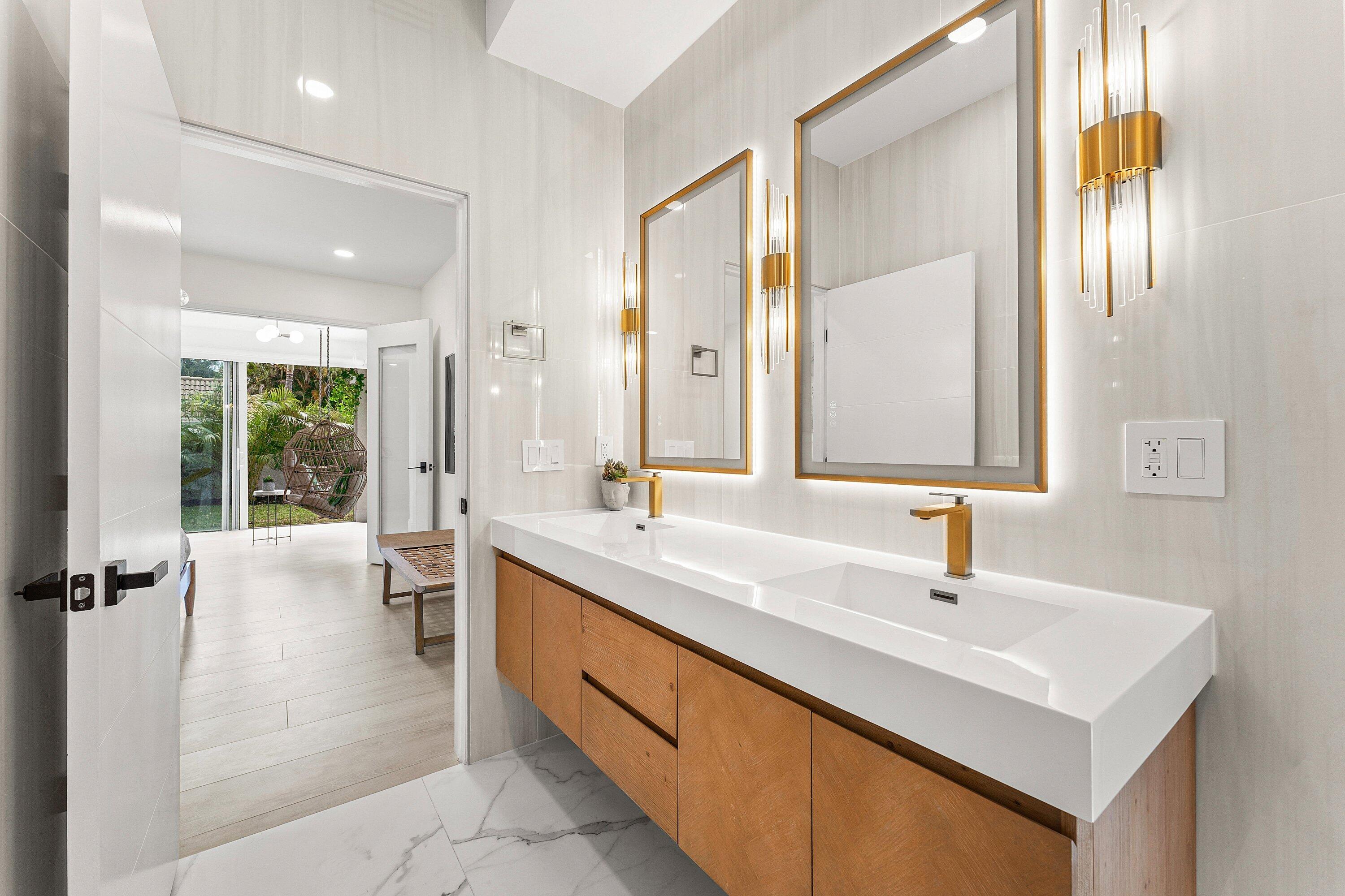 DELRAY LAKES - Residential