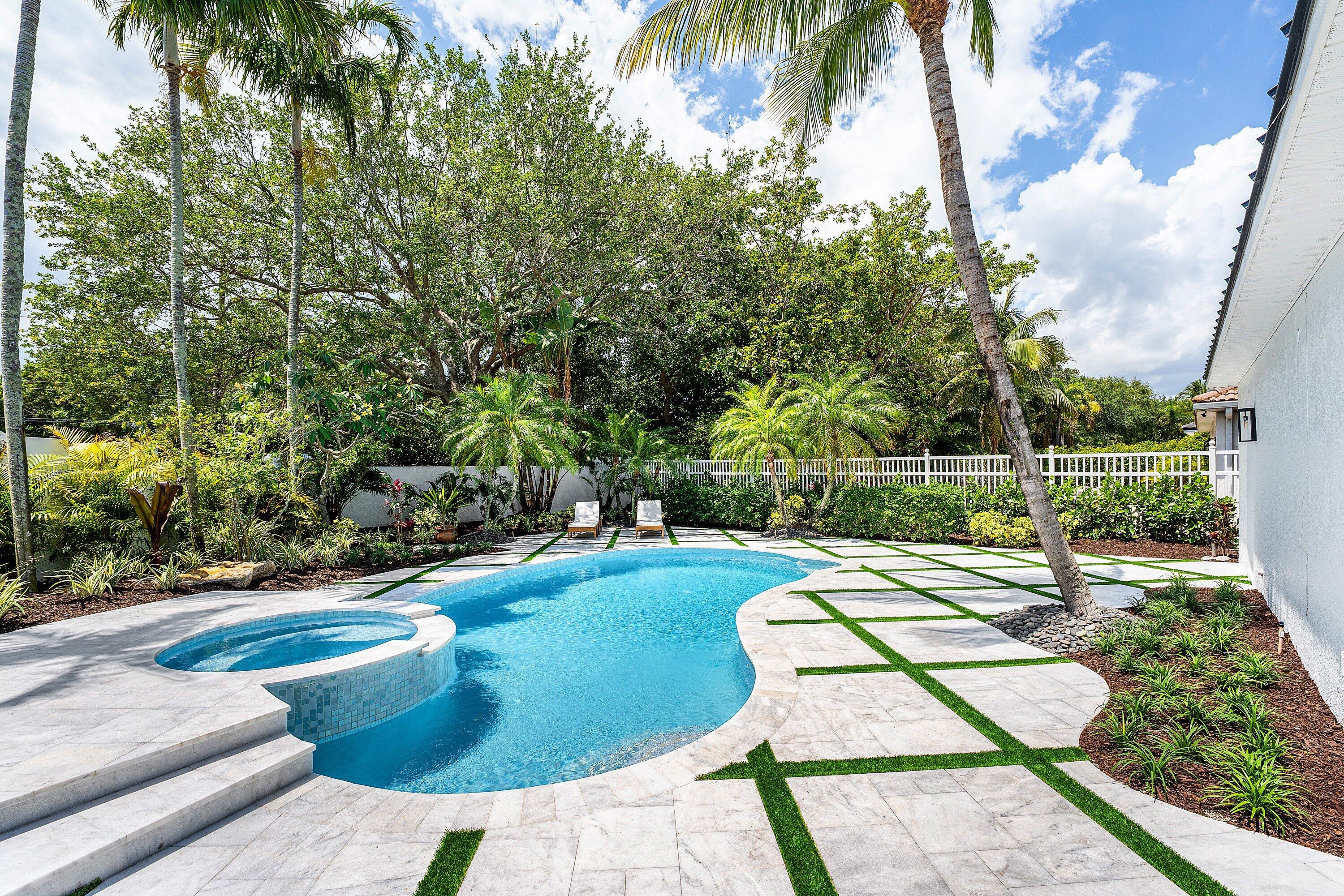 DELRAY LAKES - Residential