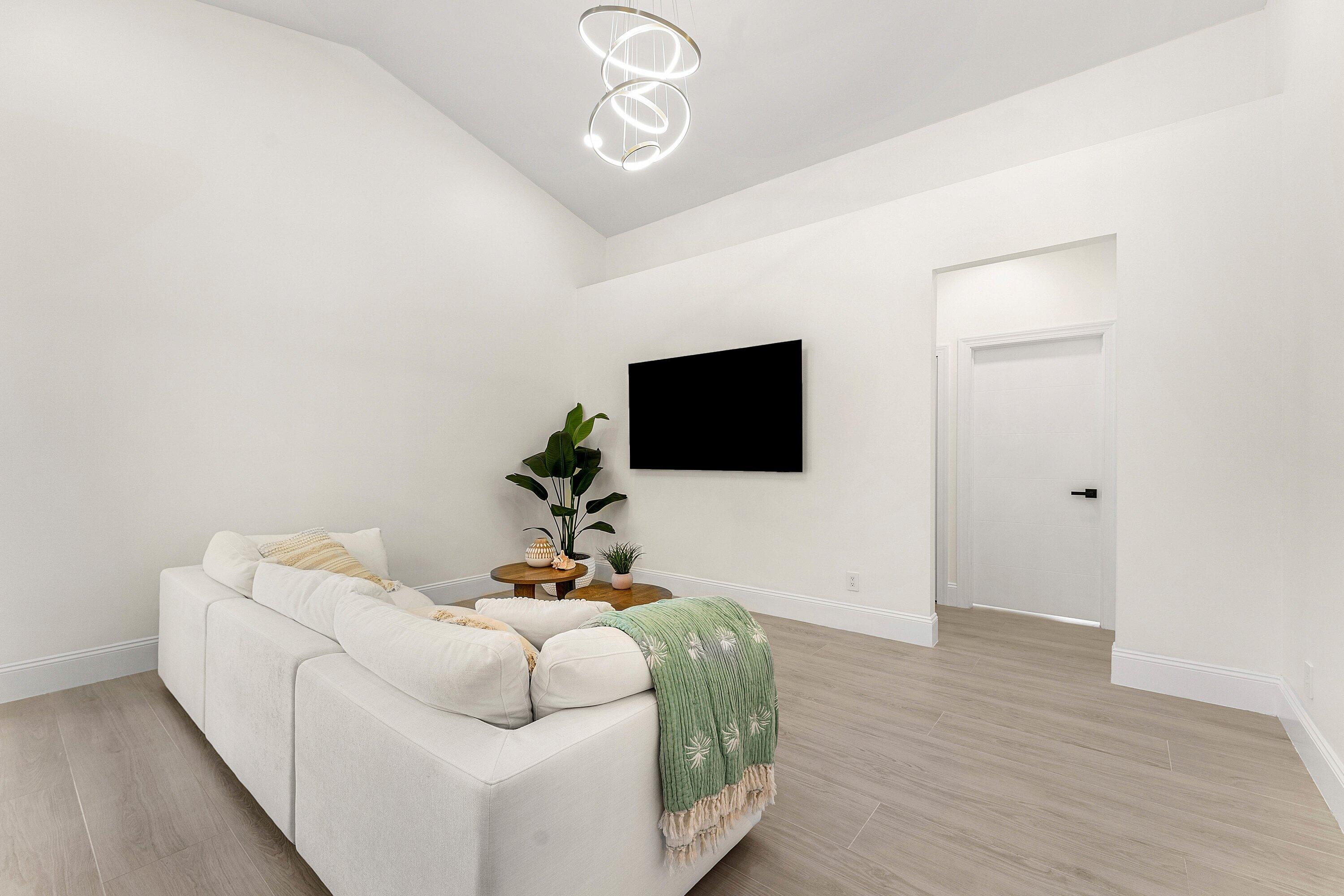 DELRAY LAKES - Residential