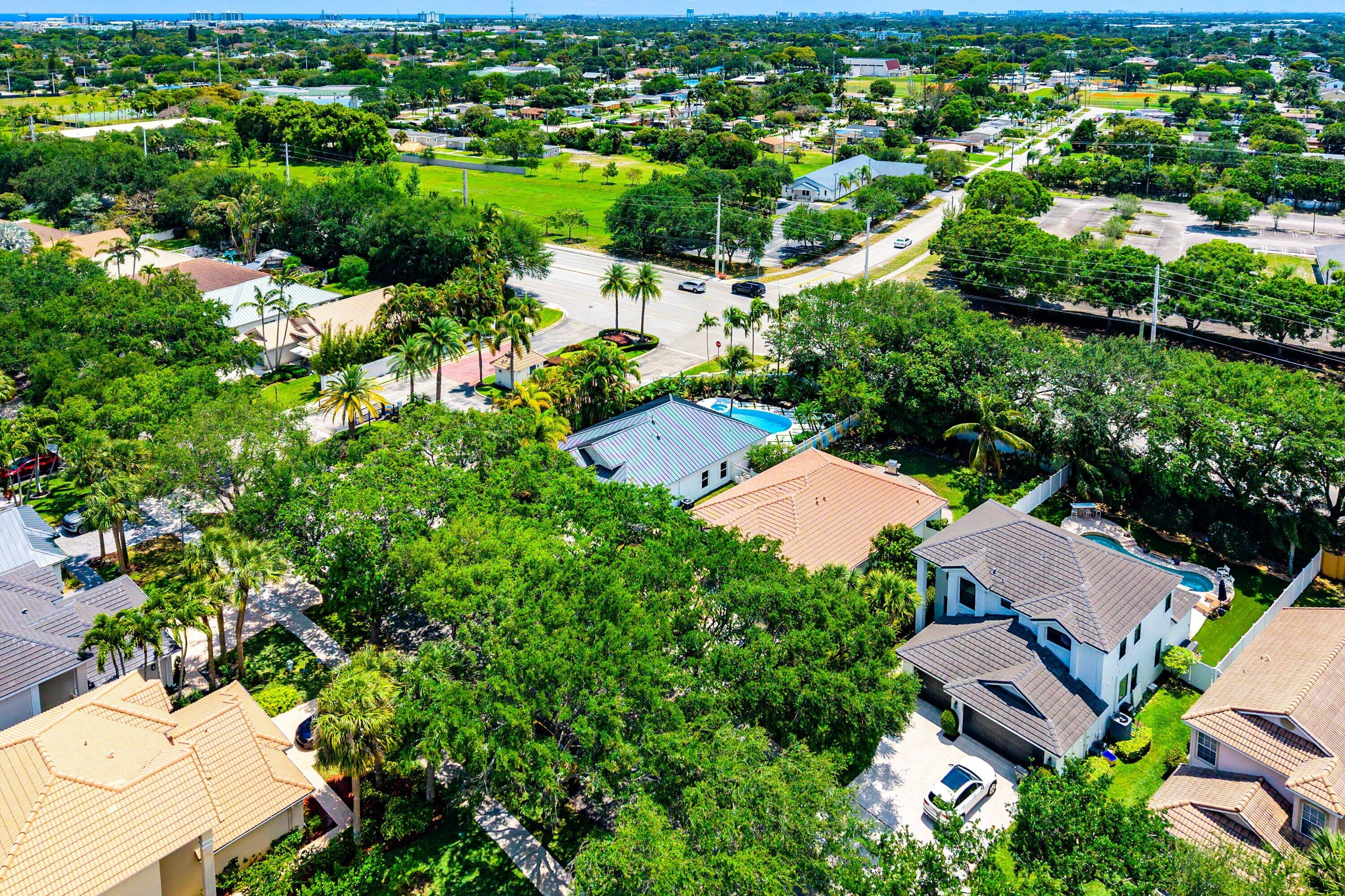 DELRAY LAKES - Residential