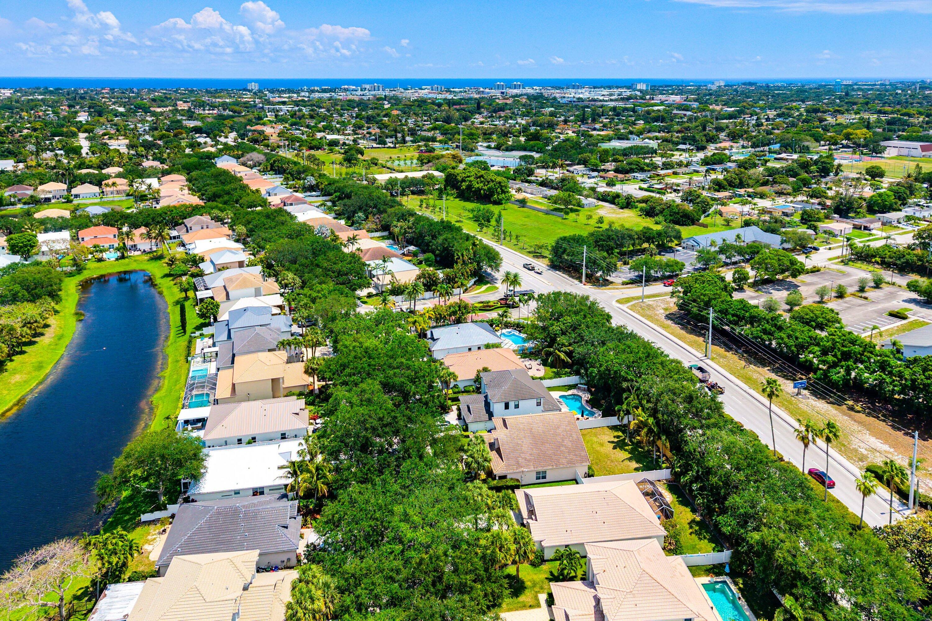 DELRAY LAKES - Residential