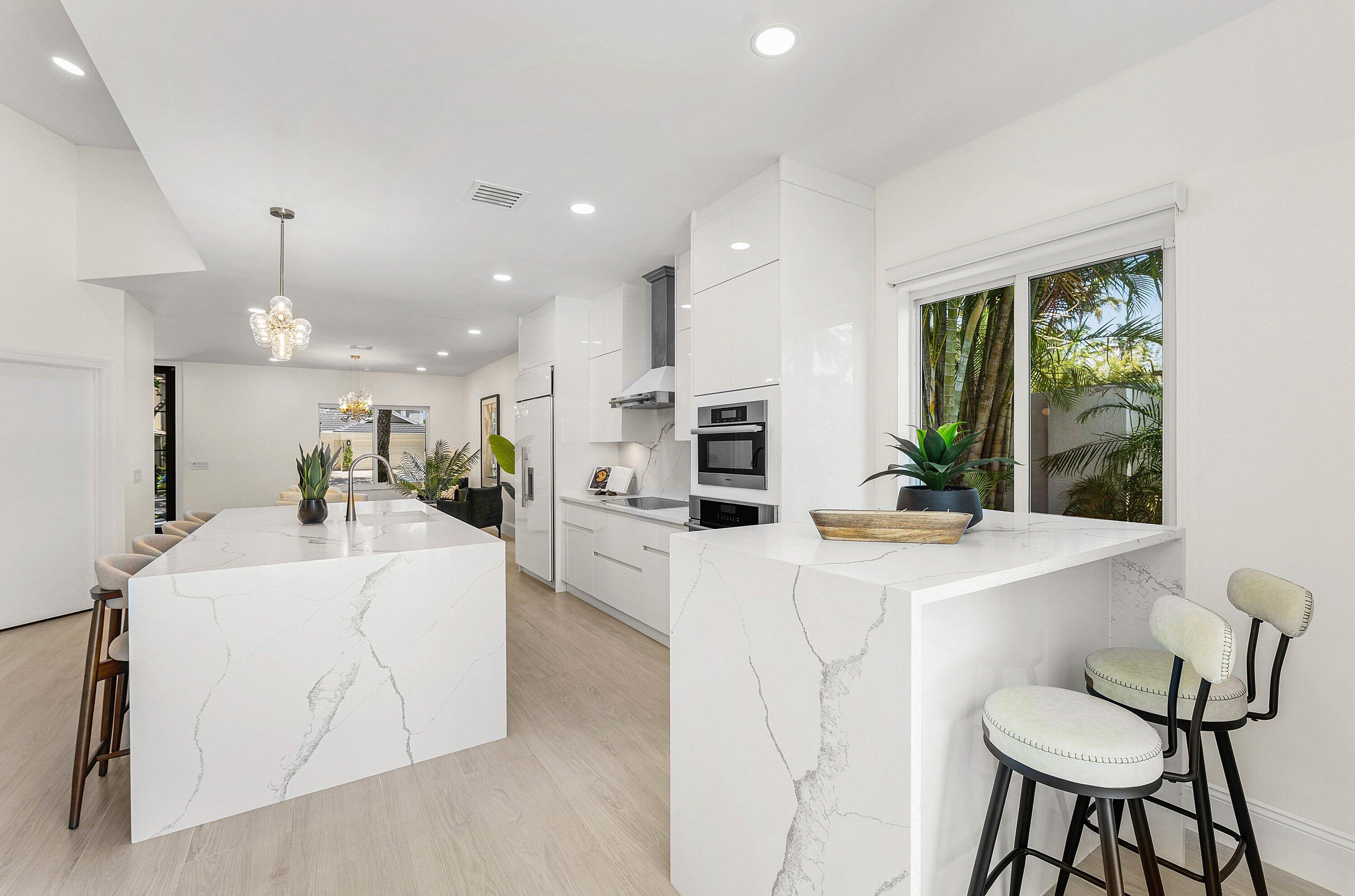 DELRAY LAKES - Residential
