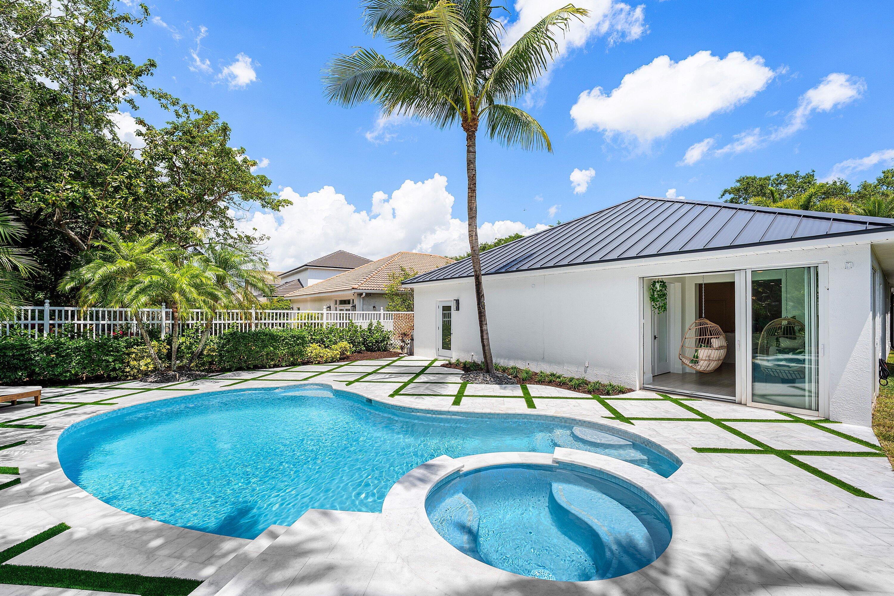 DELRAY LAKES - Residential