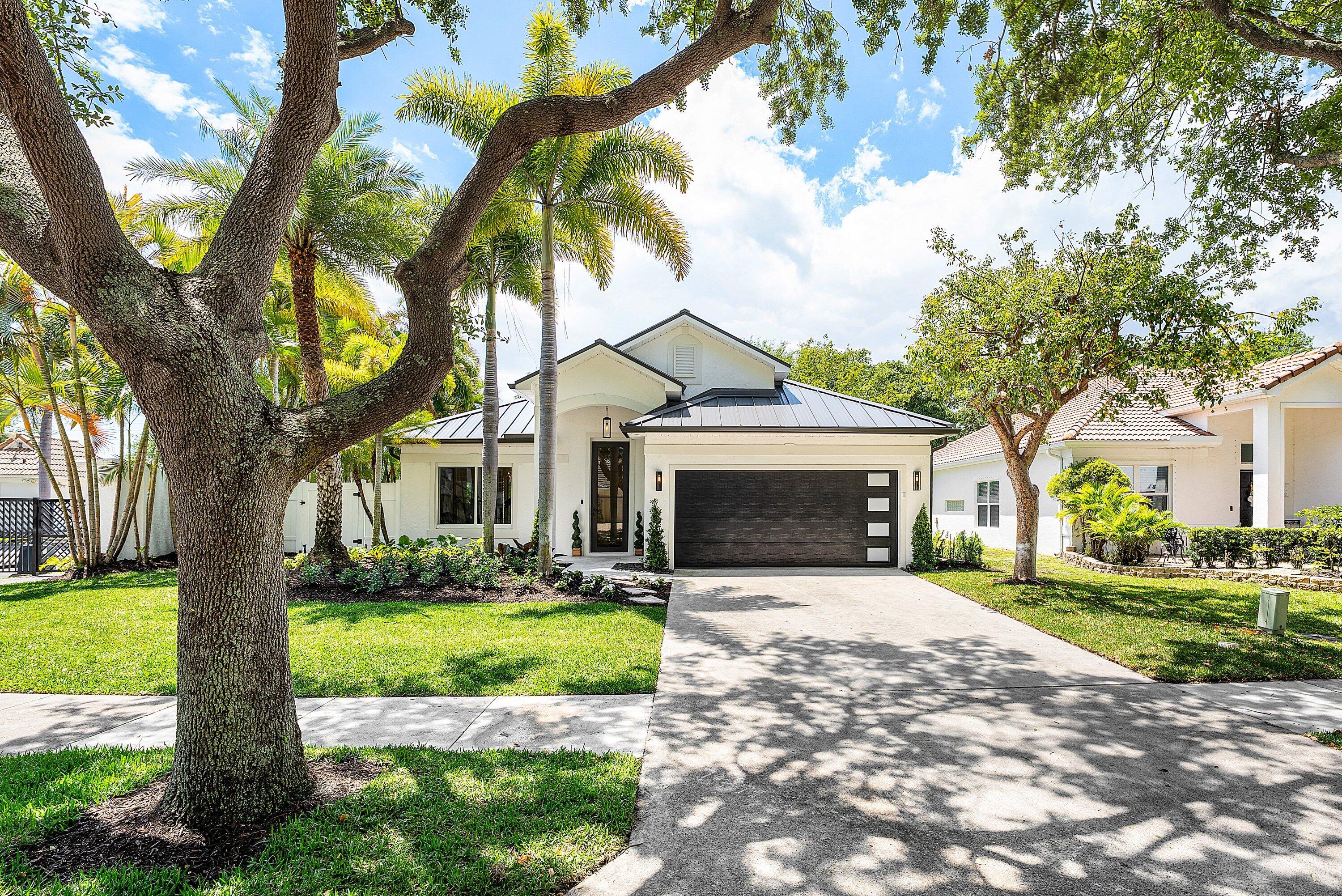 DELRAY LAKES - Residential