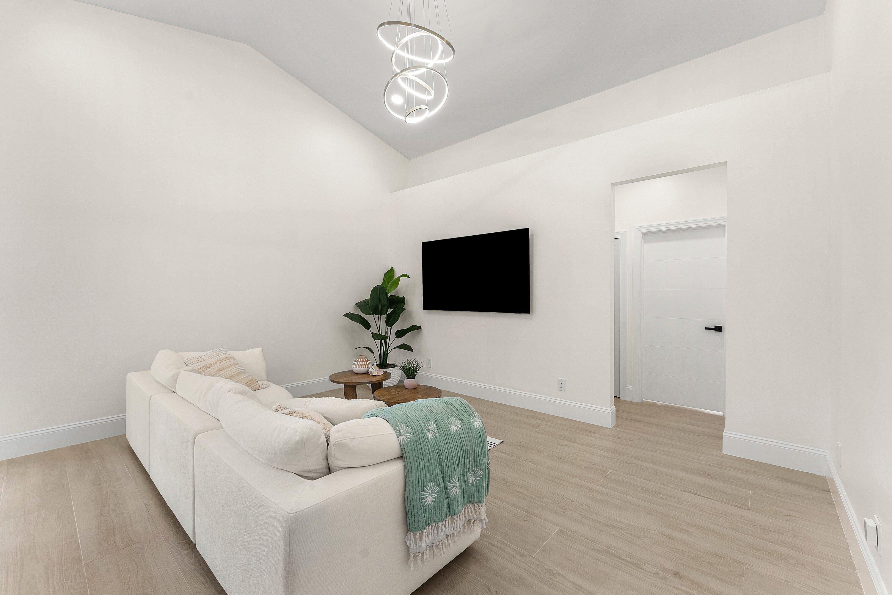 DELRAY LAKES - Residential