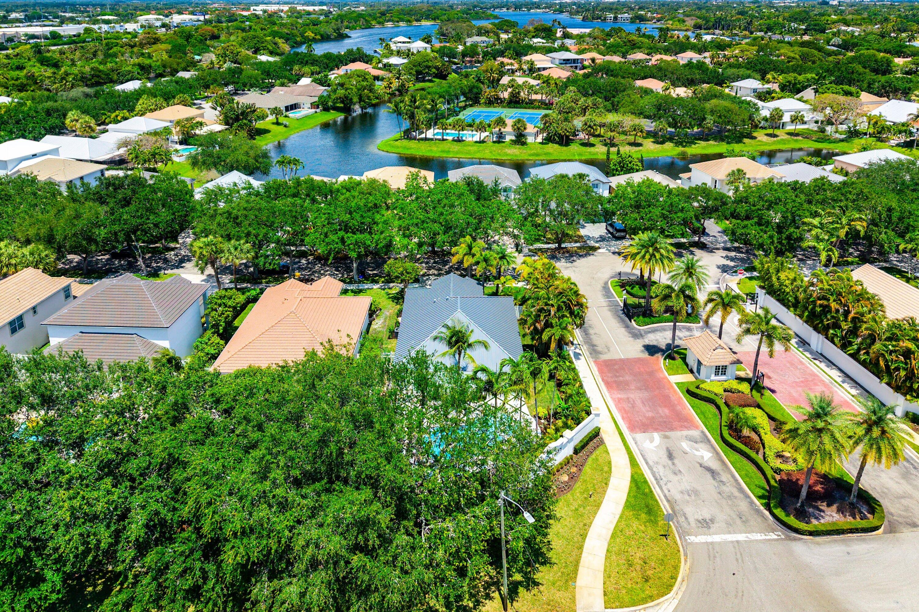 DELRAY LAKES - Residential