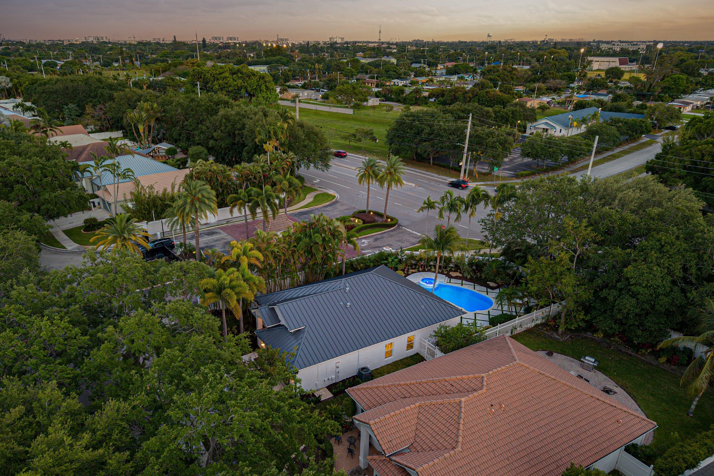 DELRAY LAKES - Residential