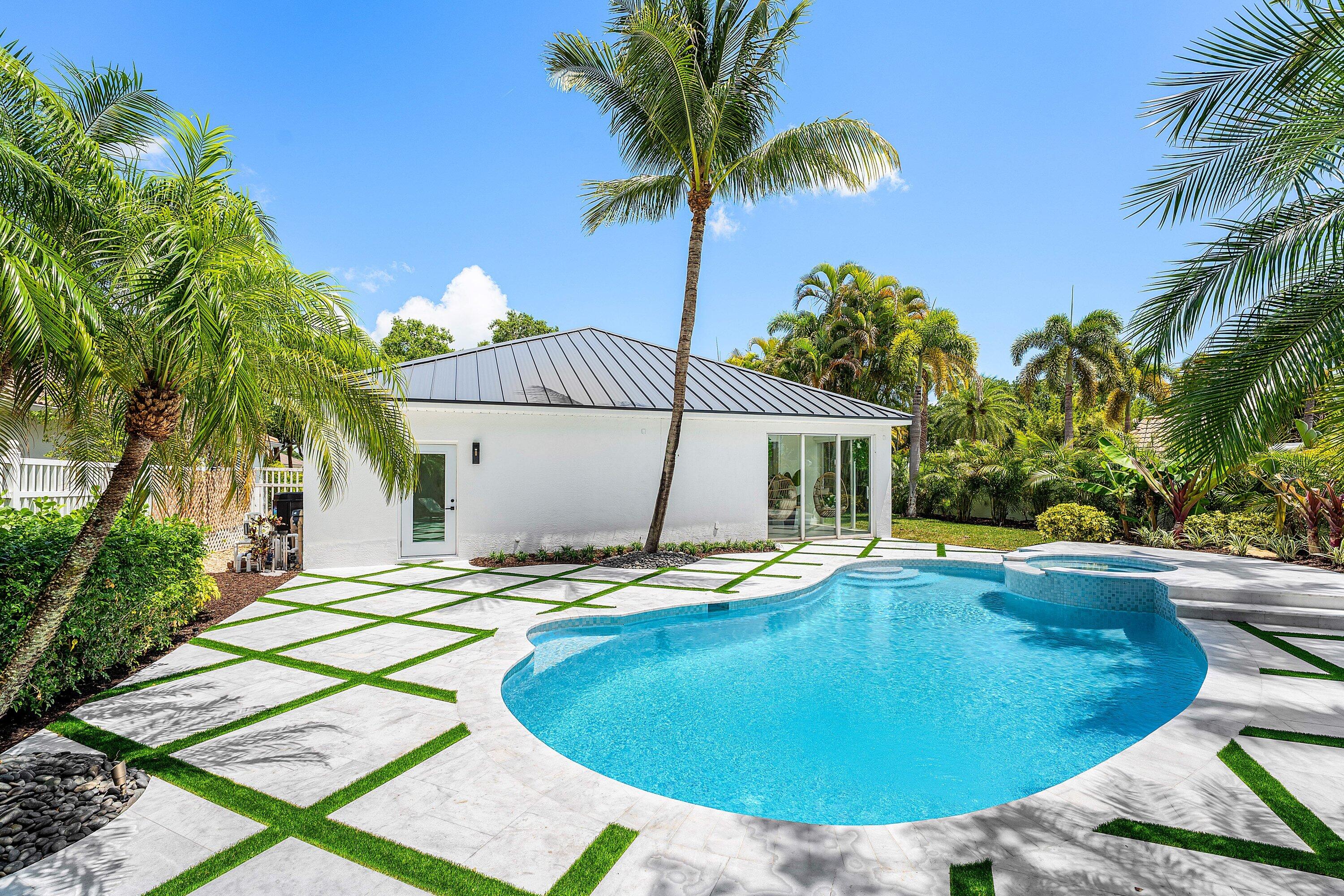 DELRAY LAKES - Residential