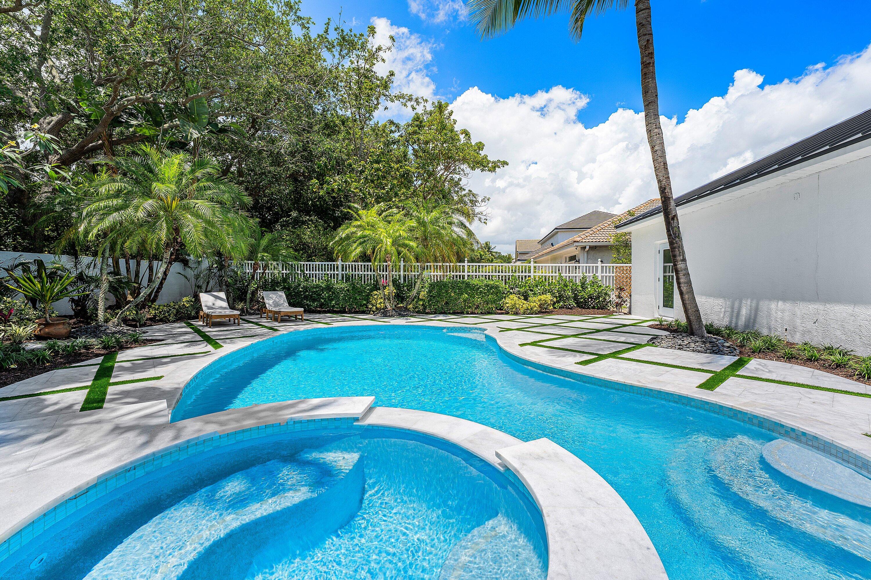 DELRAY LAKES - Residential