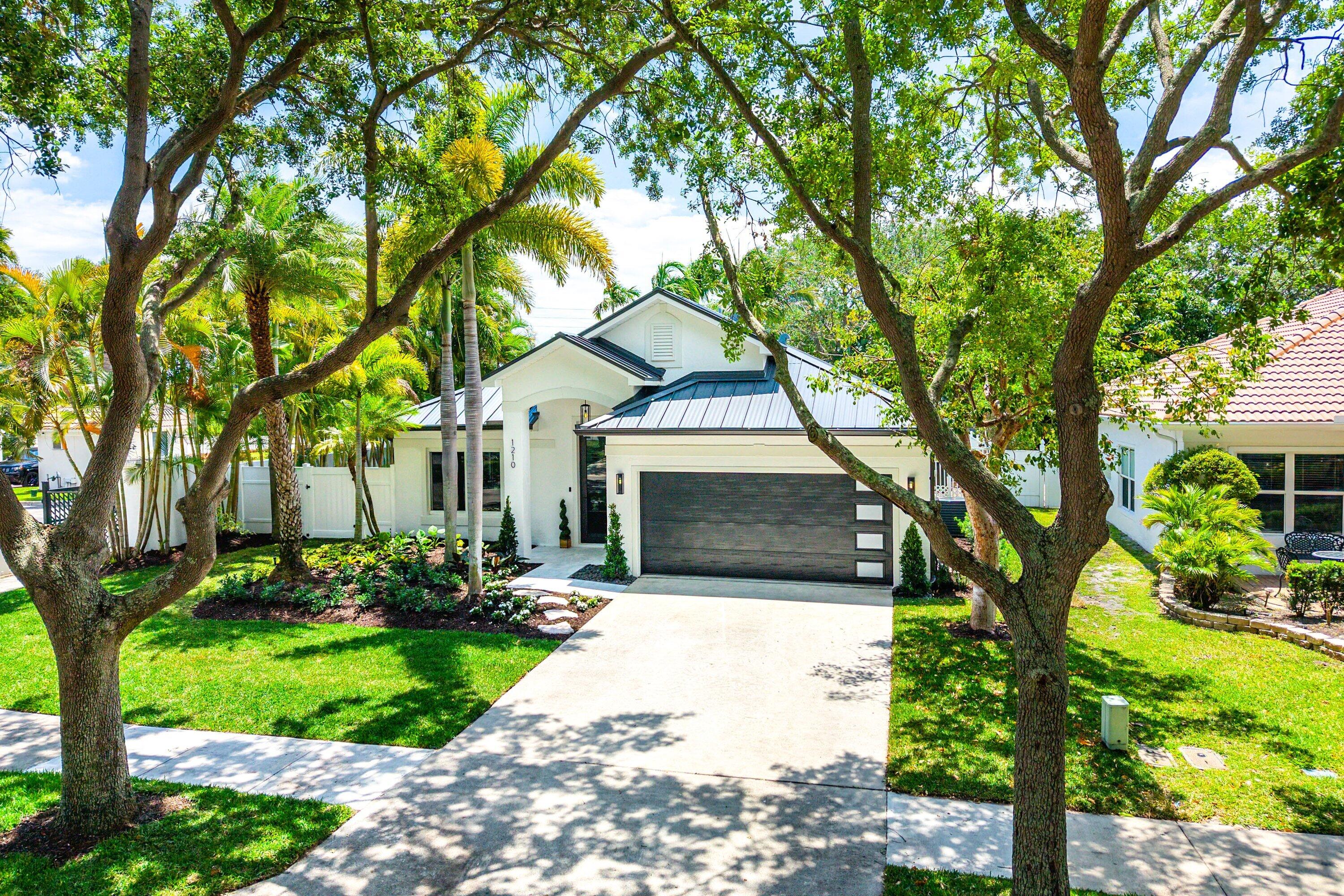 DELRAY LAKES - Residential