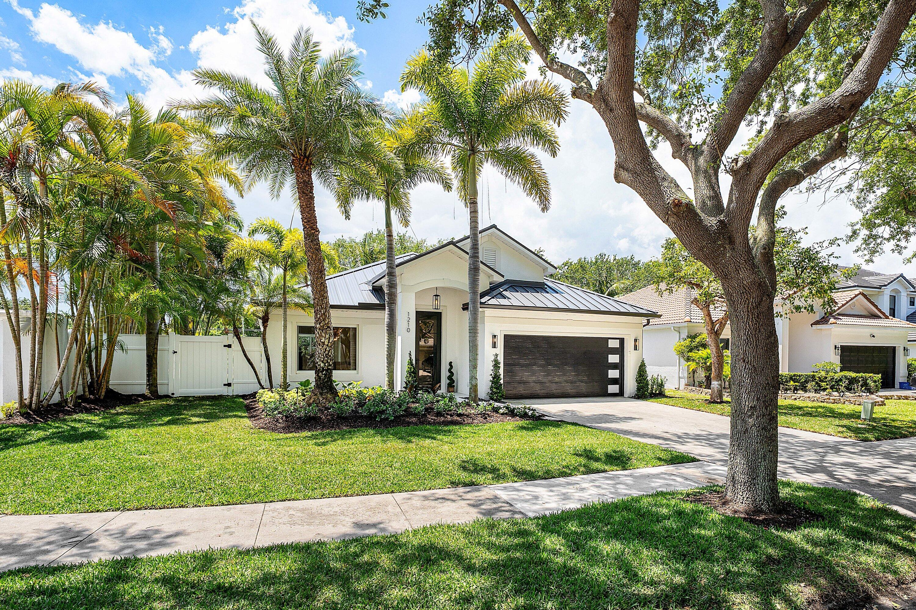 DELRAY LAKES - Residential