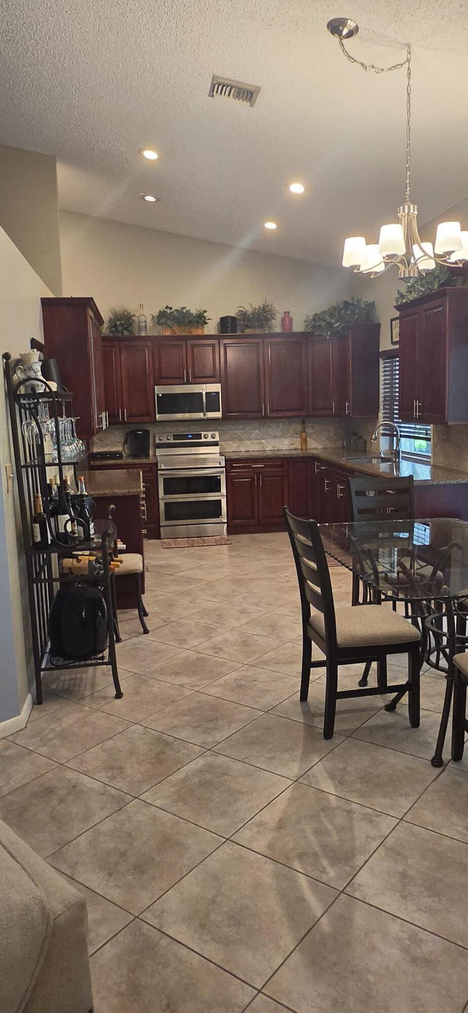 BROOKSIDE ISLE - Residential