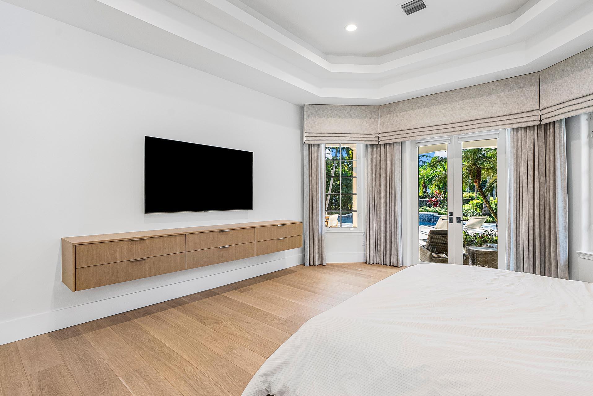 ROYAL PALM YACHT & COUNTRY CLUB - Residential