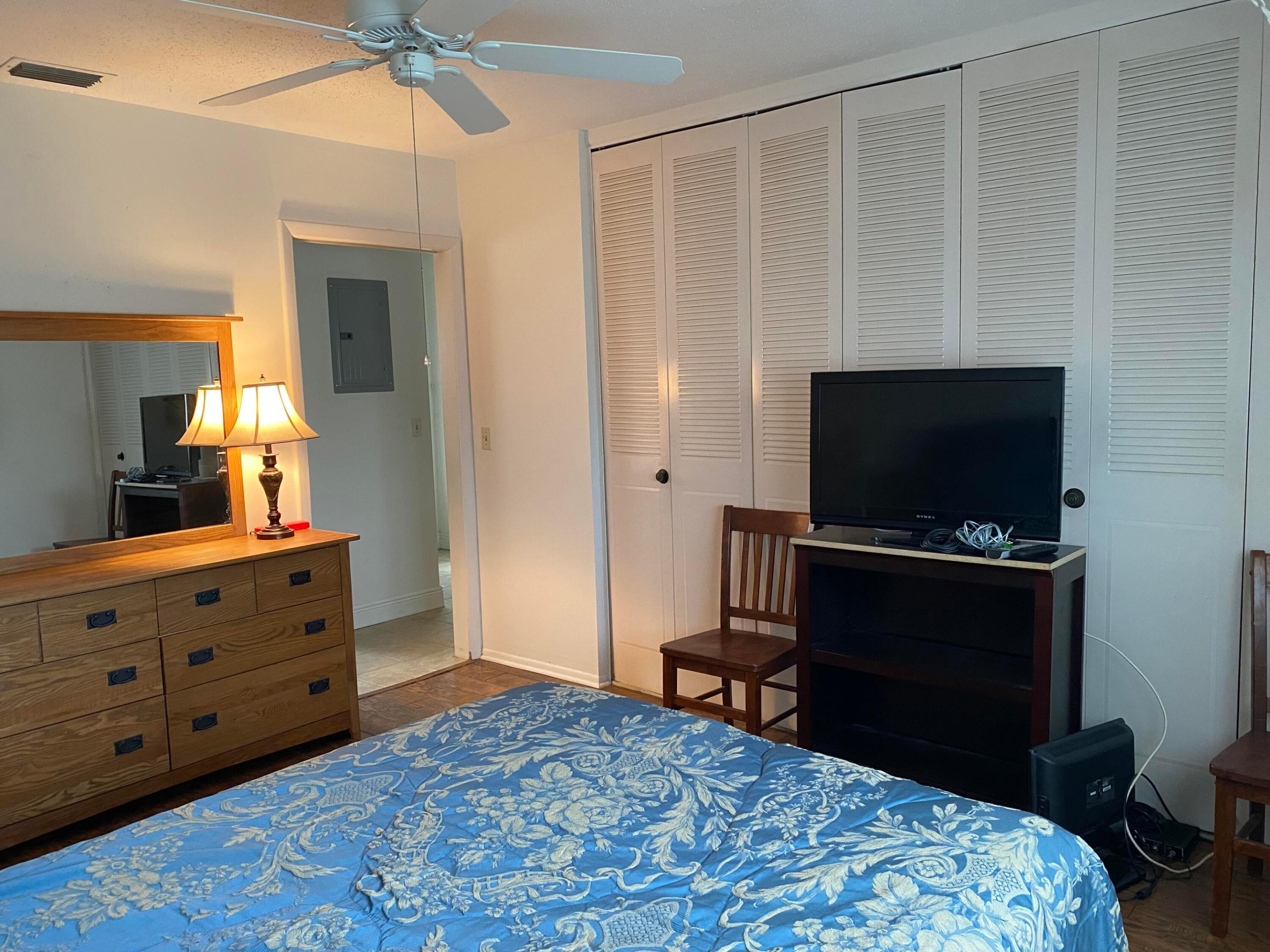 CRESTHAVEN VILLAS CONDO 33 - Residential