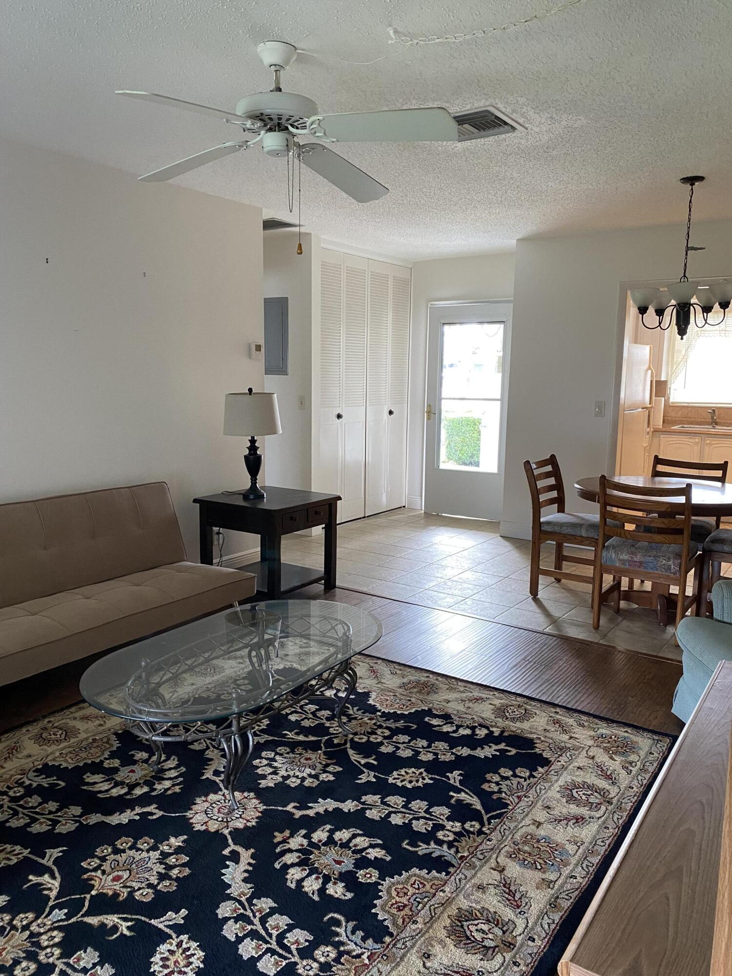 CRESTHAVEN VILLAS CONDO 33 - Residential
