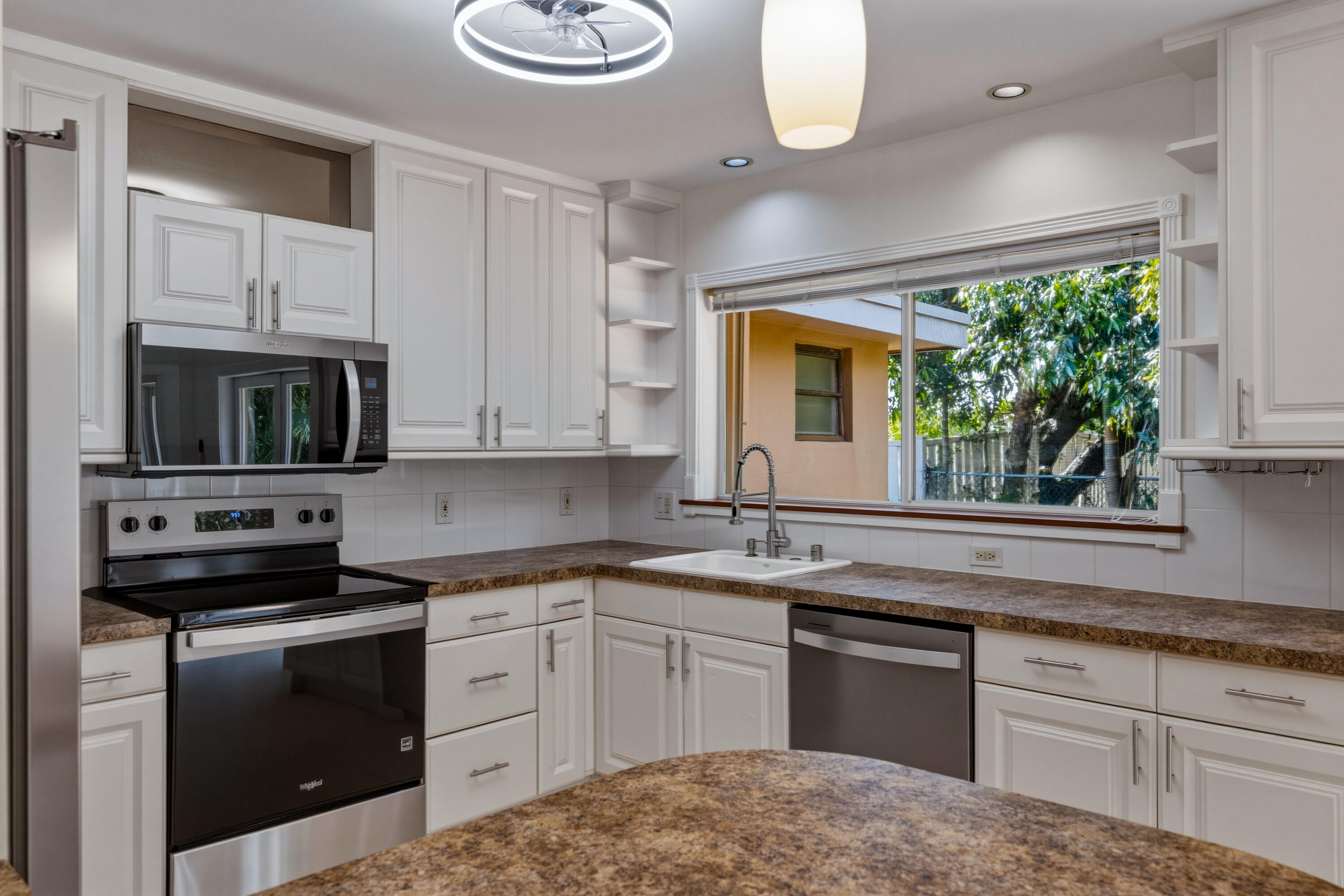 BEVERLY SHORES - Residential