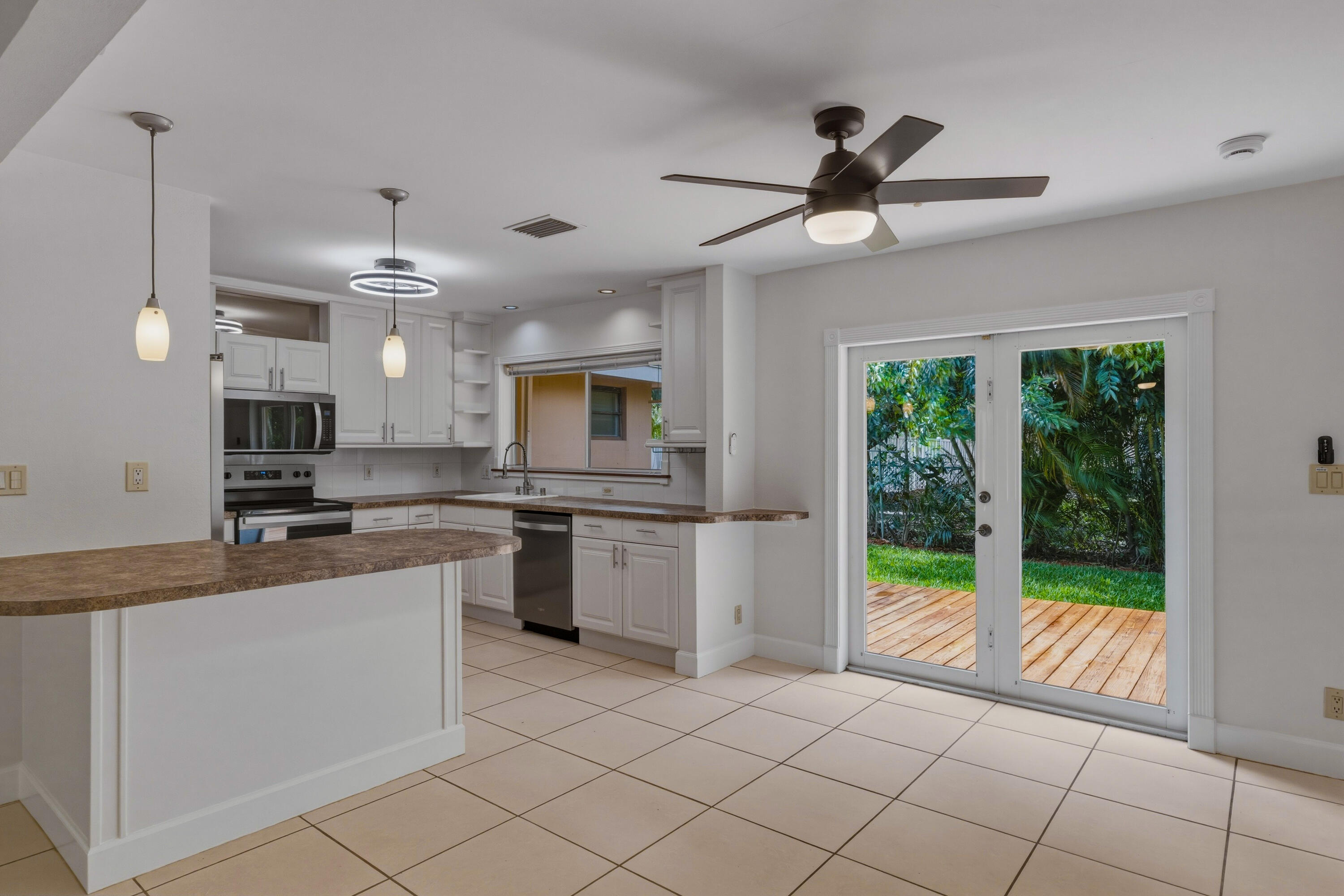 BEVERLY SHORES - Residential