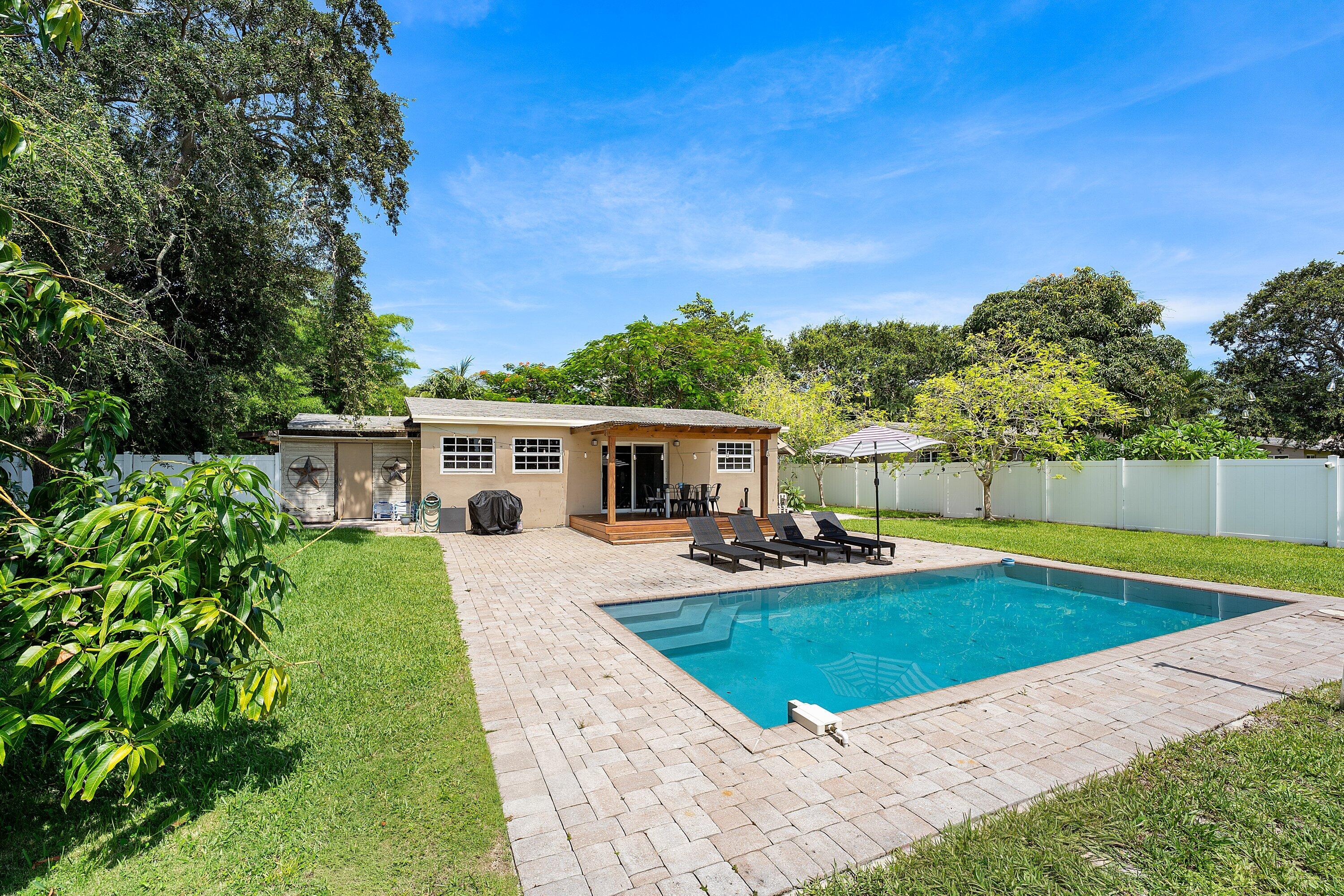 PLUMOSA PARK SEC A, B AND D - Residential