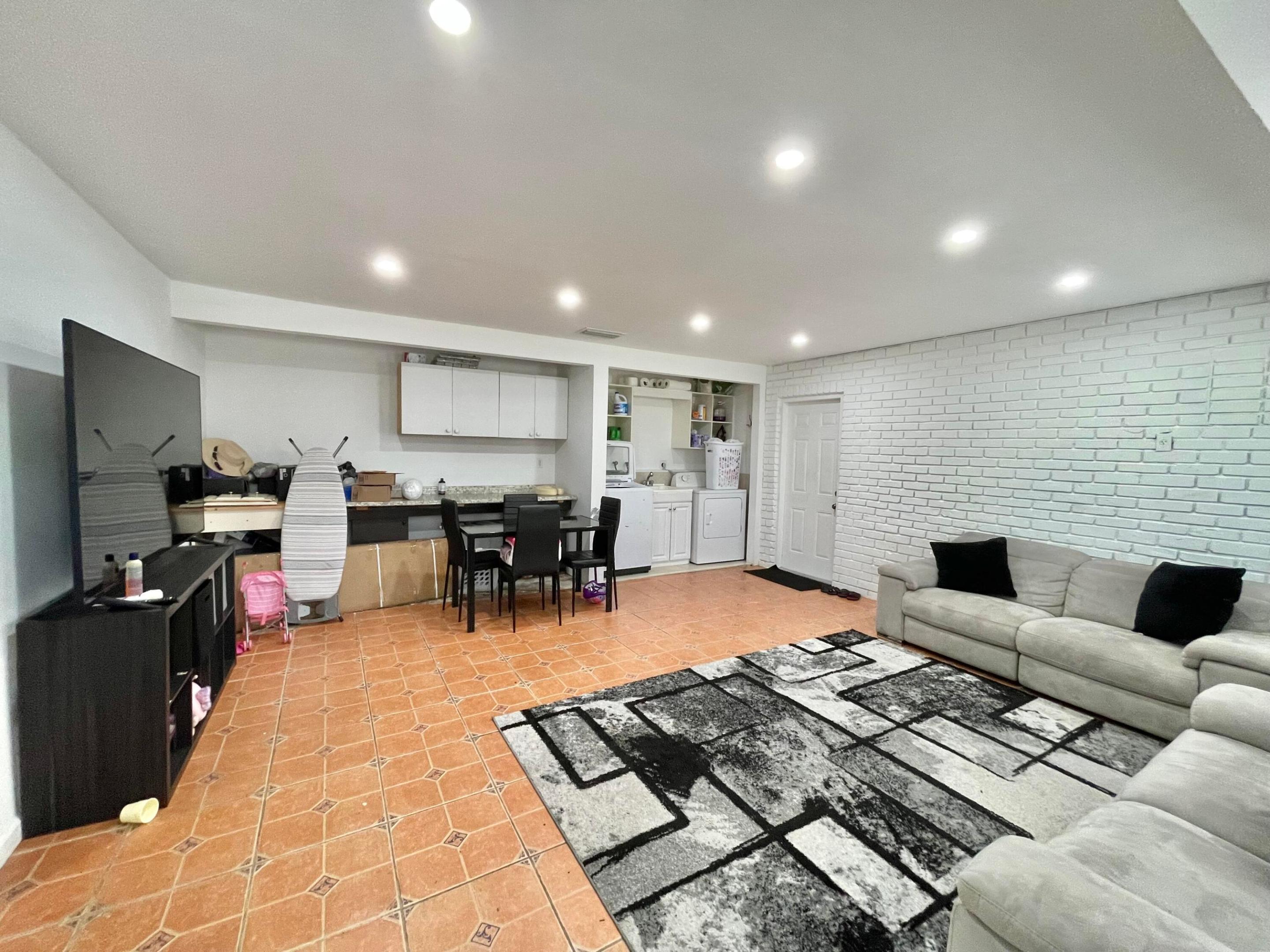 CORAL RIDGE ISLES - Residential Lease