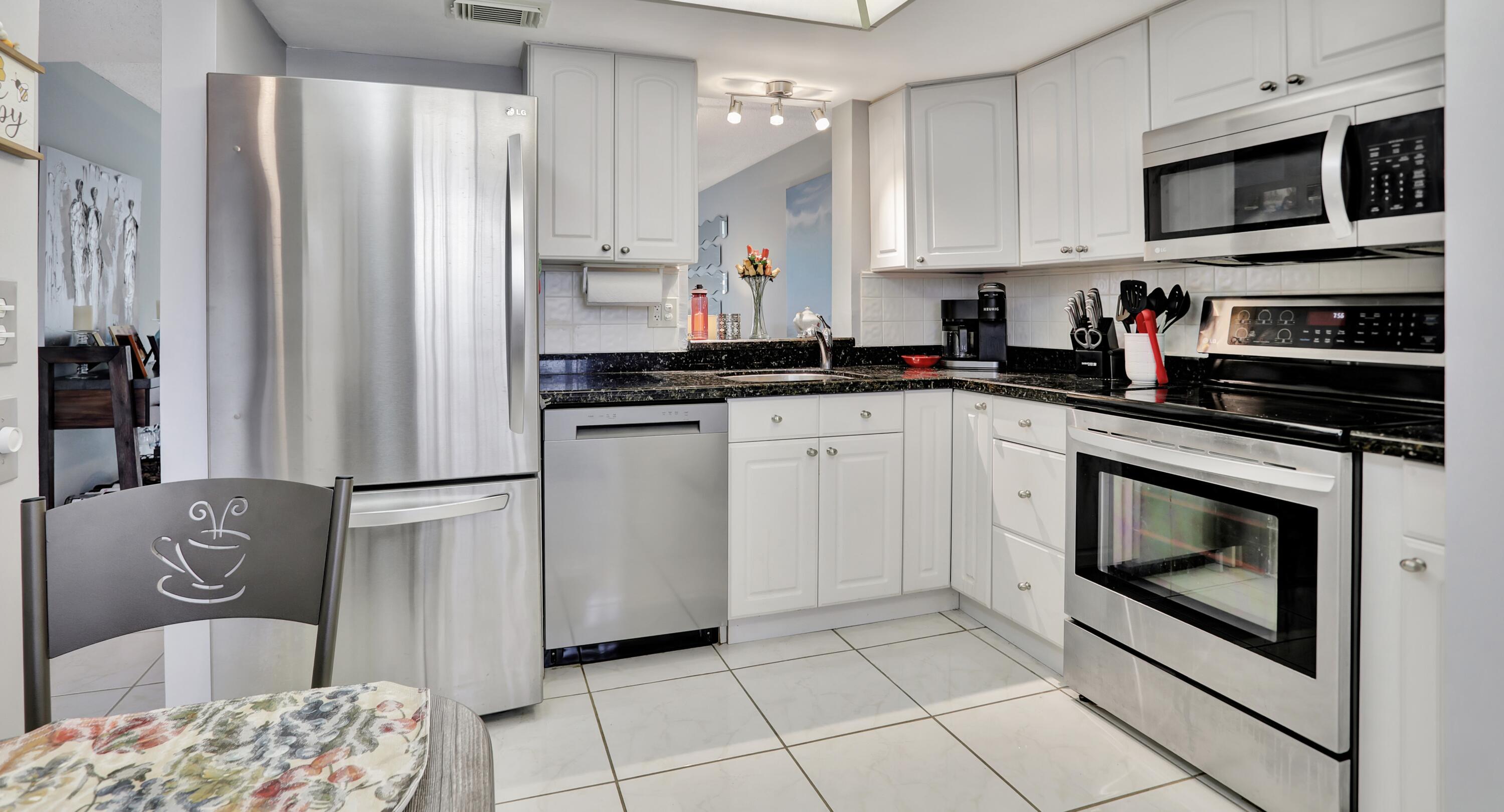PALM SPRINGS 2 - Residential