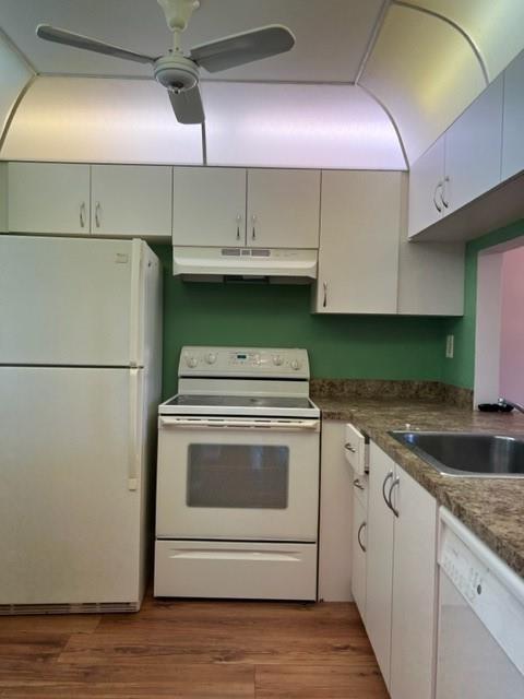 AVAILABLE TO SHOW ON 11/10/21 ................... COME ENJOY THIS BEAUTIFUL 4TH FLOOR VIEW ................... .........................WITH WASHER & DRYER IN THE UNIT.................................     REMARKABLE CLUBHOUSE WITH GOLF IN SUNRISE LAKES A 55+ ADULT COMMUNITY.......................................................................................................................................................................... COME ENJOY THIS BEAUTIFUL 4TH FLOOR VIEW.......1BED / 1BATH CONDO IN PHASE 4 .........WITH WASHER & DRYER IN THE UNIT............... REMARKABLE CLUBHOUSE WITH GOLF OF SUNRISE LAKES A 55+ ADULT COMMUNITY.
