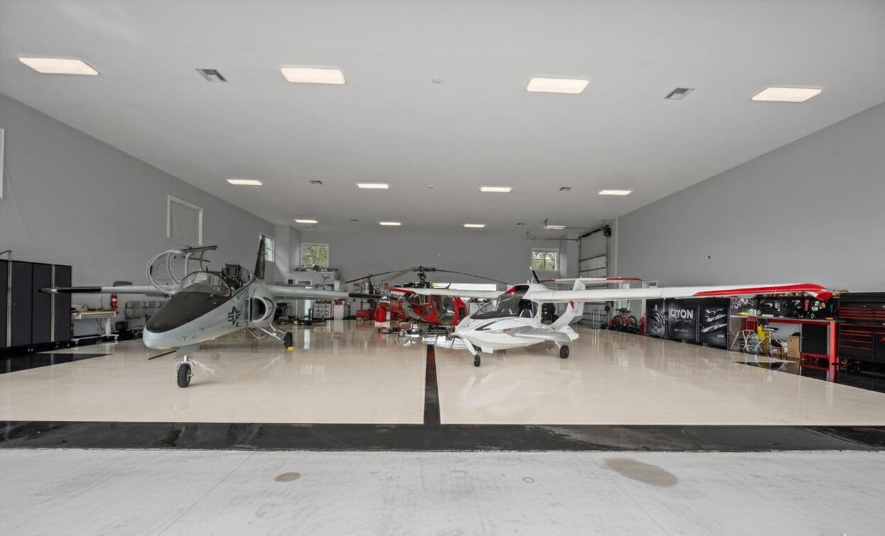 WELLINGTON AERO CLUB OF THE LANDINGS AT WELLINGTON - Residential