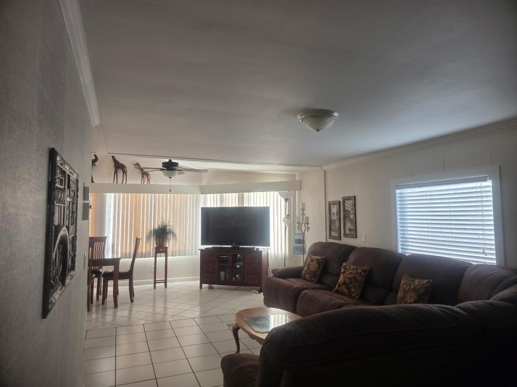 TALLOWWOOD ISLE - Residential