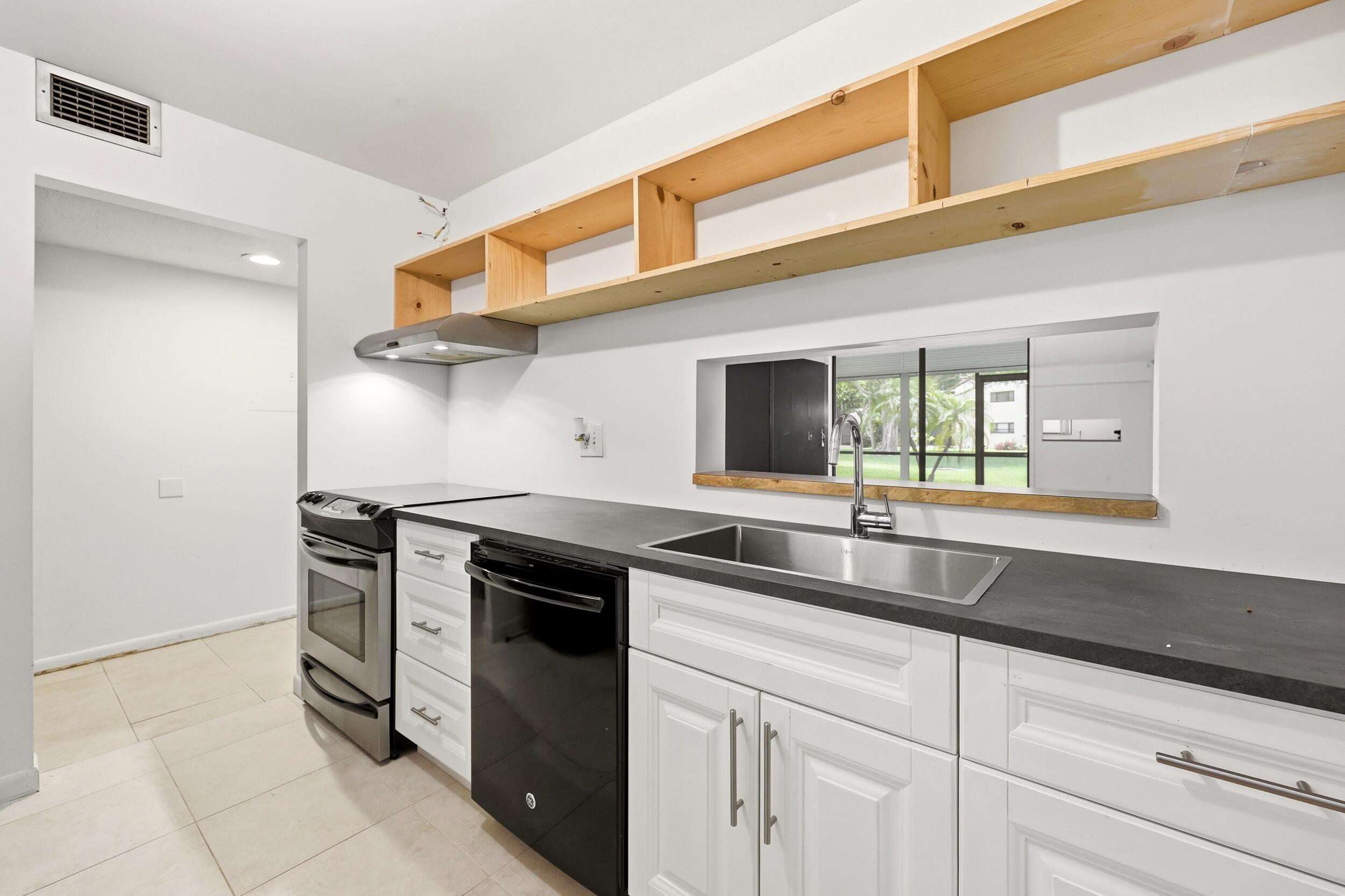 SEAGRAPE CONDO - Residential