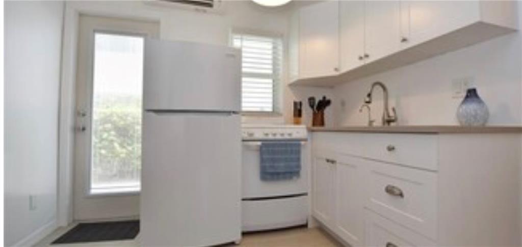 FRench Leave West - Residential