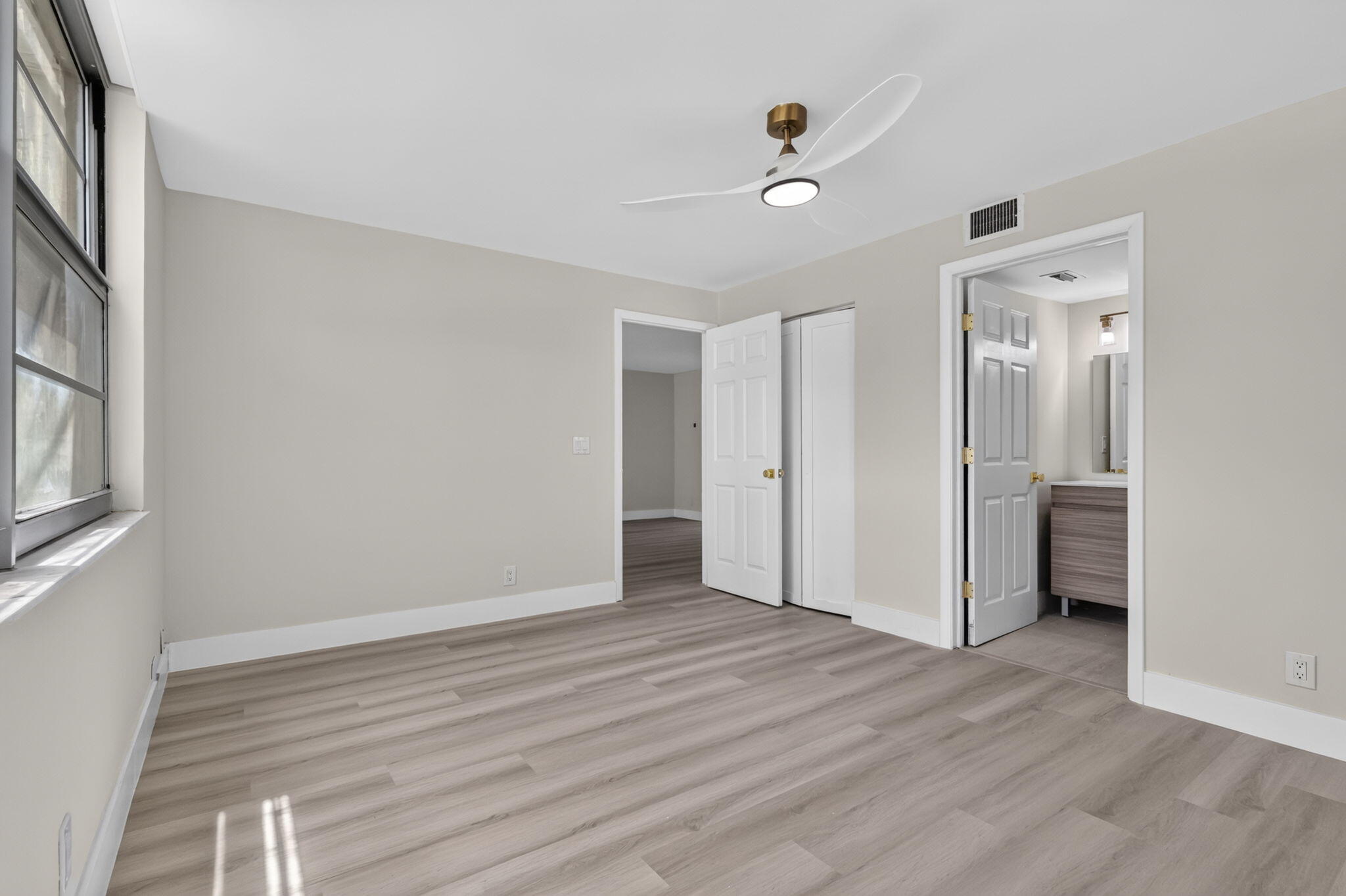 VILLAGES OF ORIOLE ABBEY CONDO - Residential