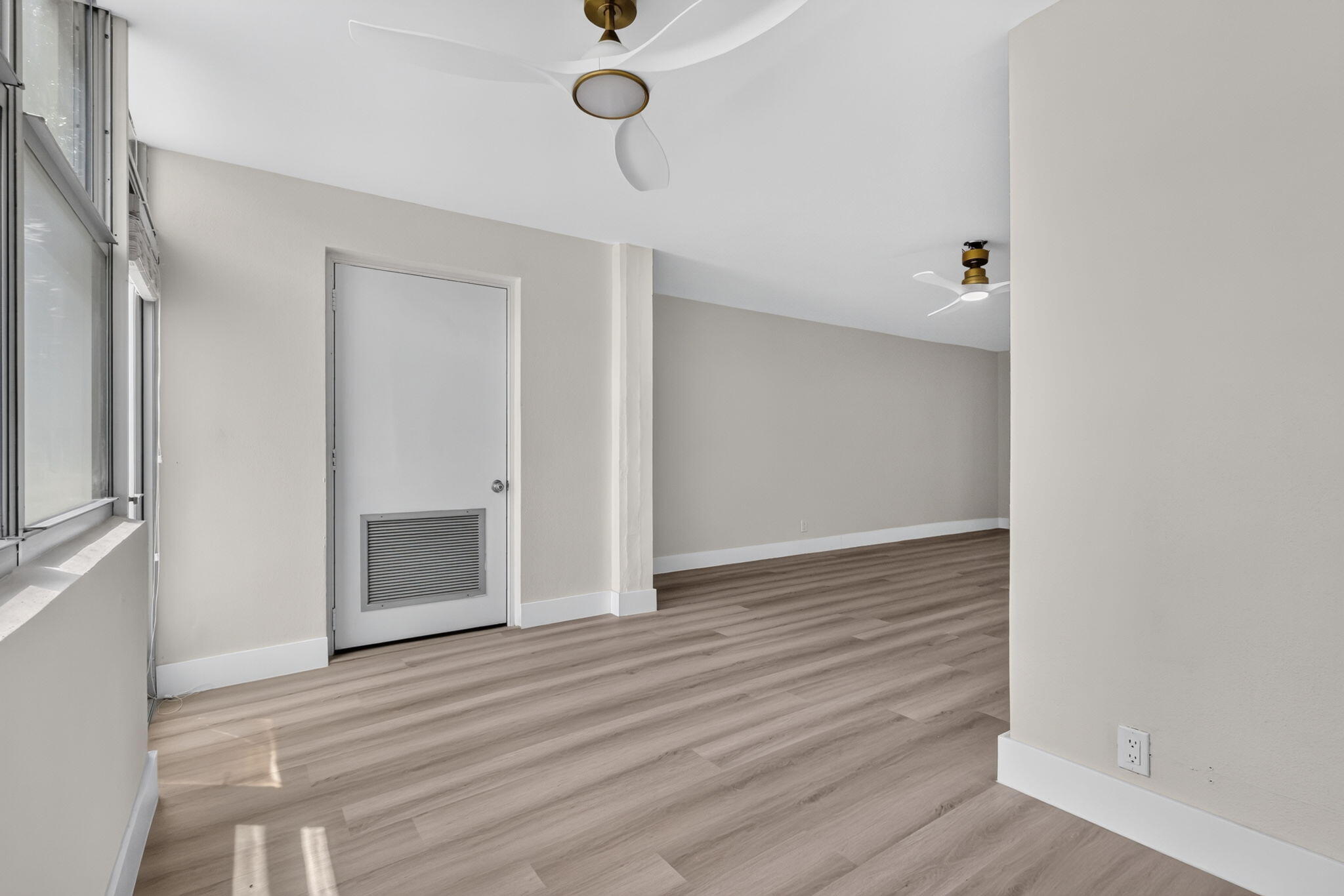 VILLAGES OF ORIOLE ABBEY CONDO - Residential