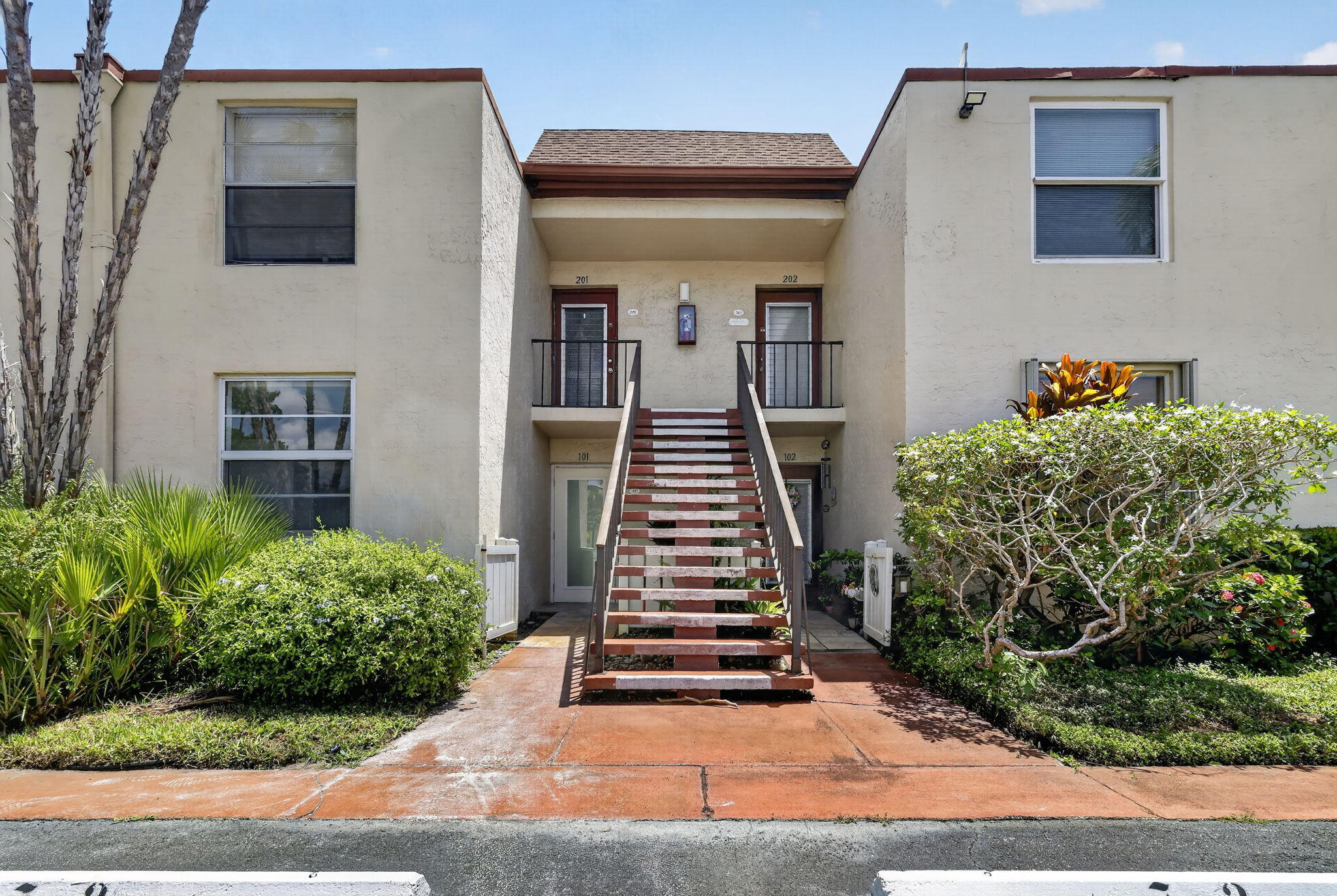 VILLAGES OF ORIOLE ABBEY CONDO - Residential