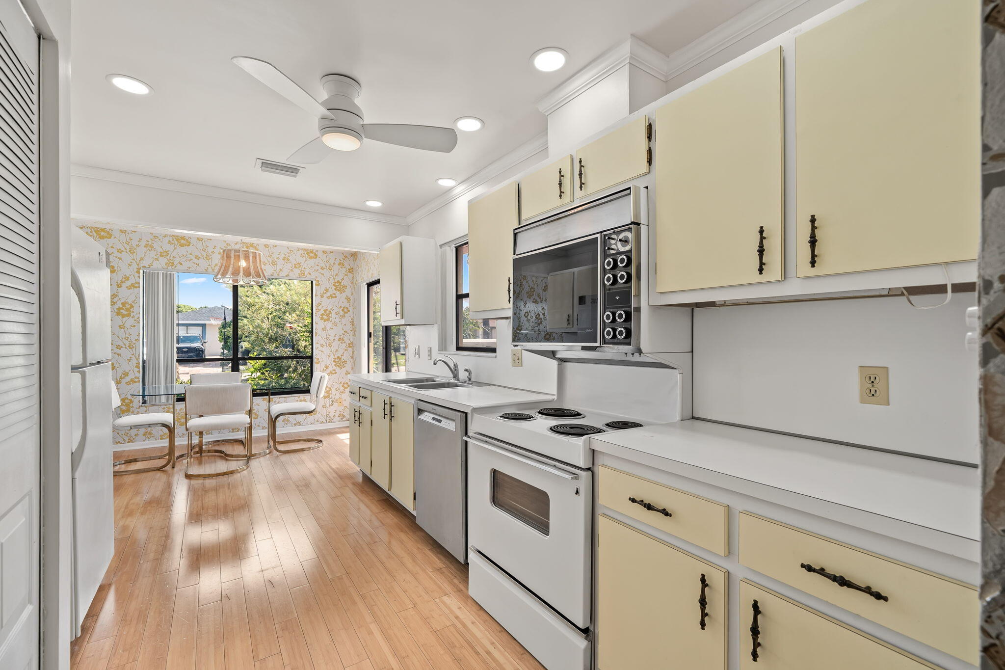 MEED RACQUET CLUB 2 - Residential
