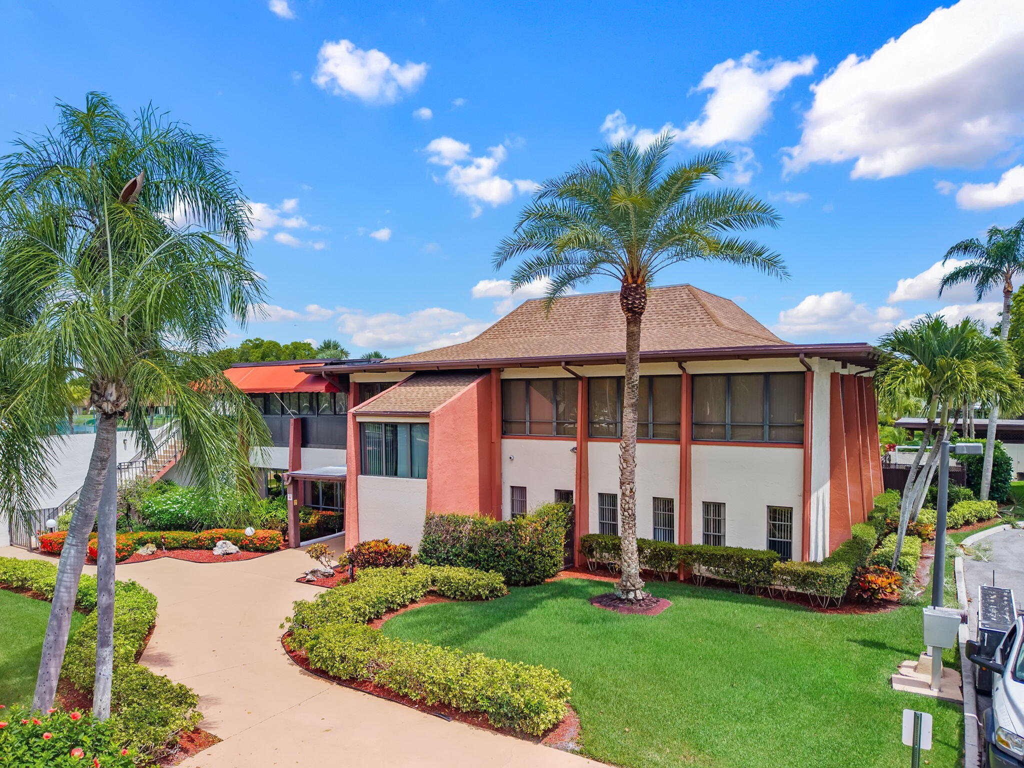 MEED RACQUET CLUB 2 - Residential
