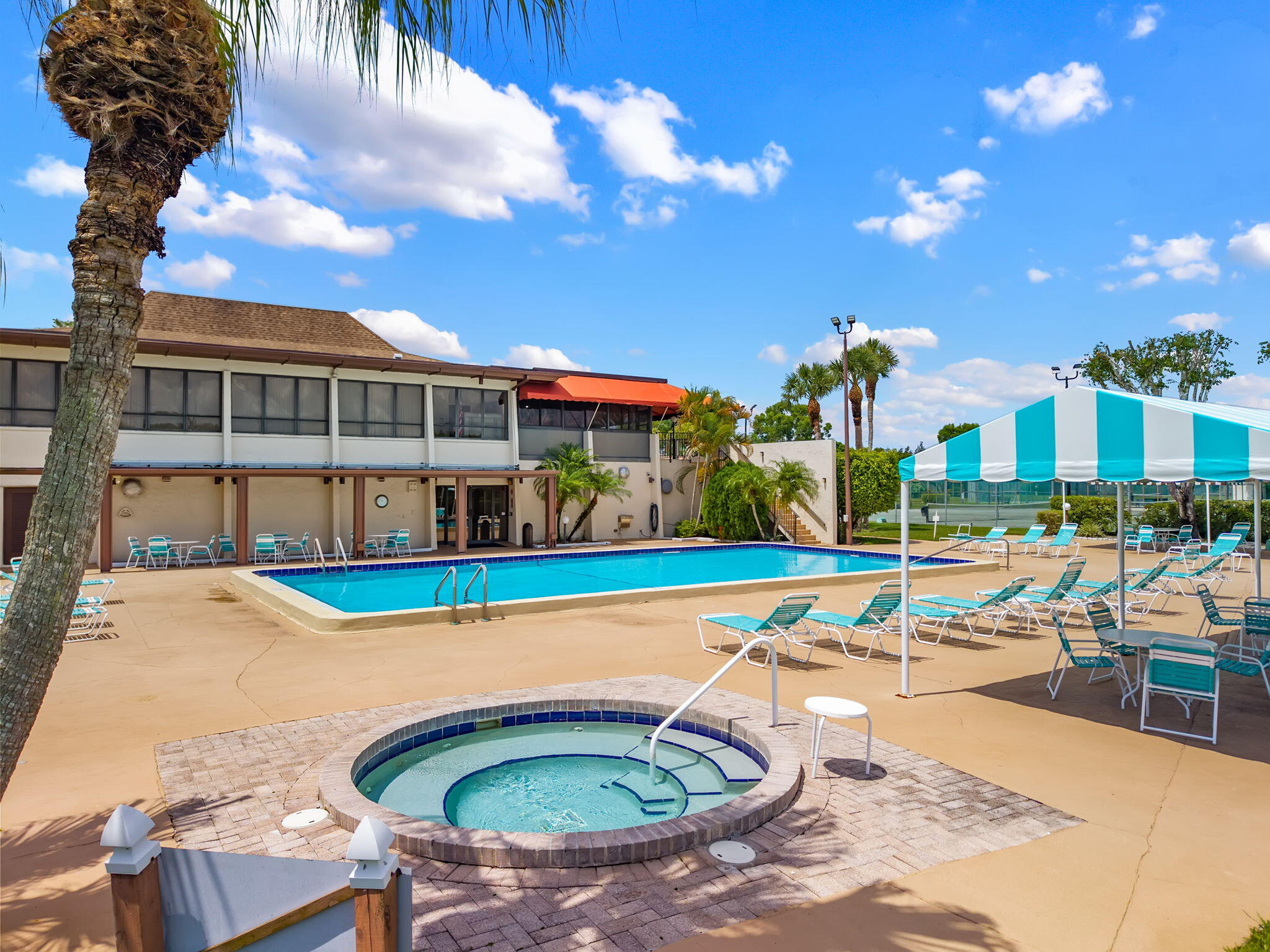 MEED RACQUET CLUB 2 - Residential
