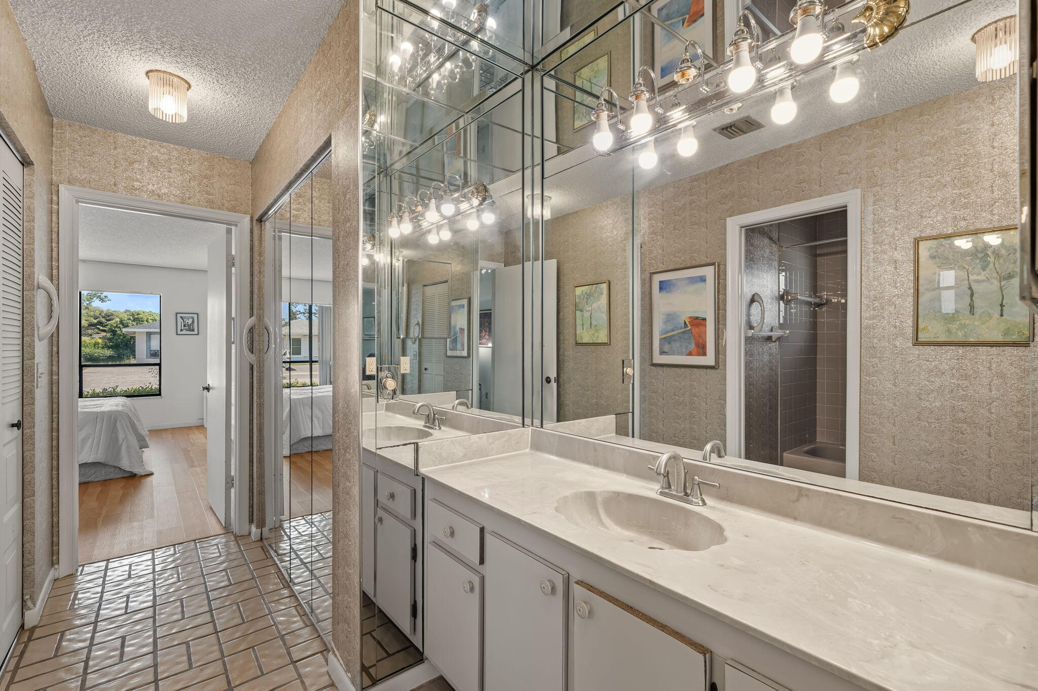 MEED RACQUET CLUB 2 - Residential