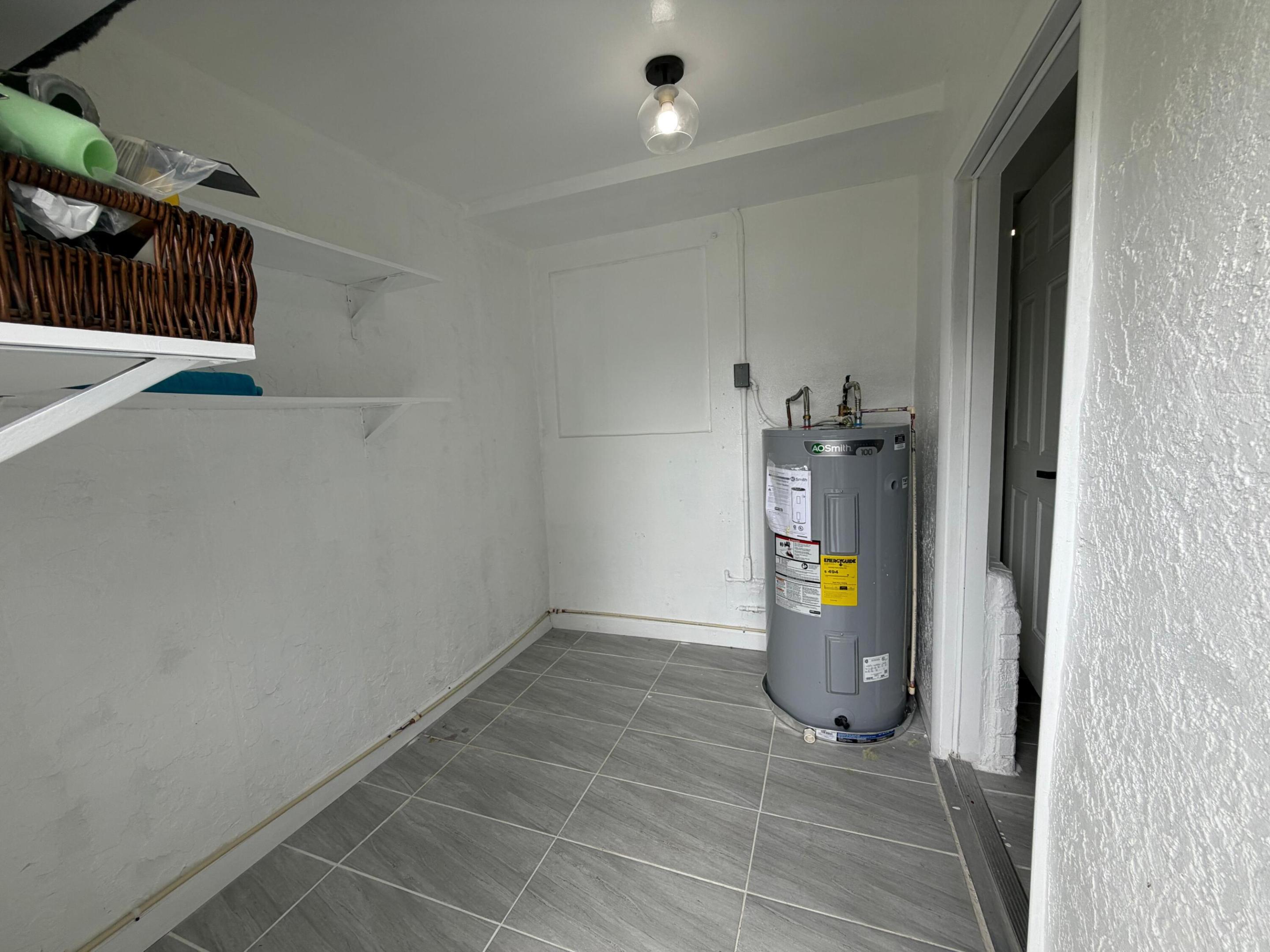 CRESTHAVEN NO 10 - Residential Lease