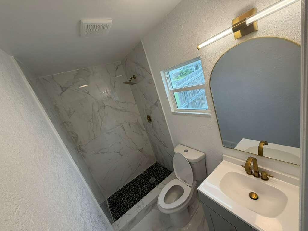 CRESTHAVEN NO 10 - Residential Lease