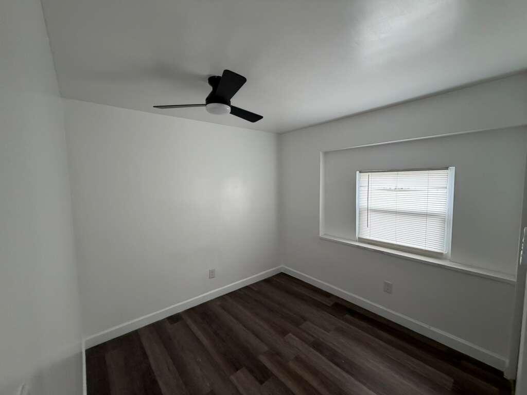 CRESTHAVEN NO 10 - Residential Lease
