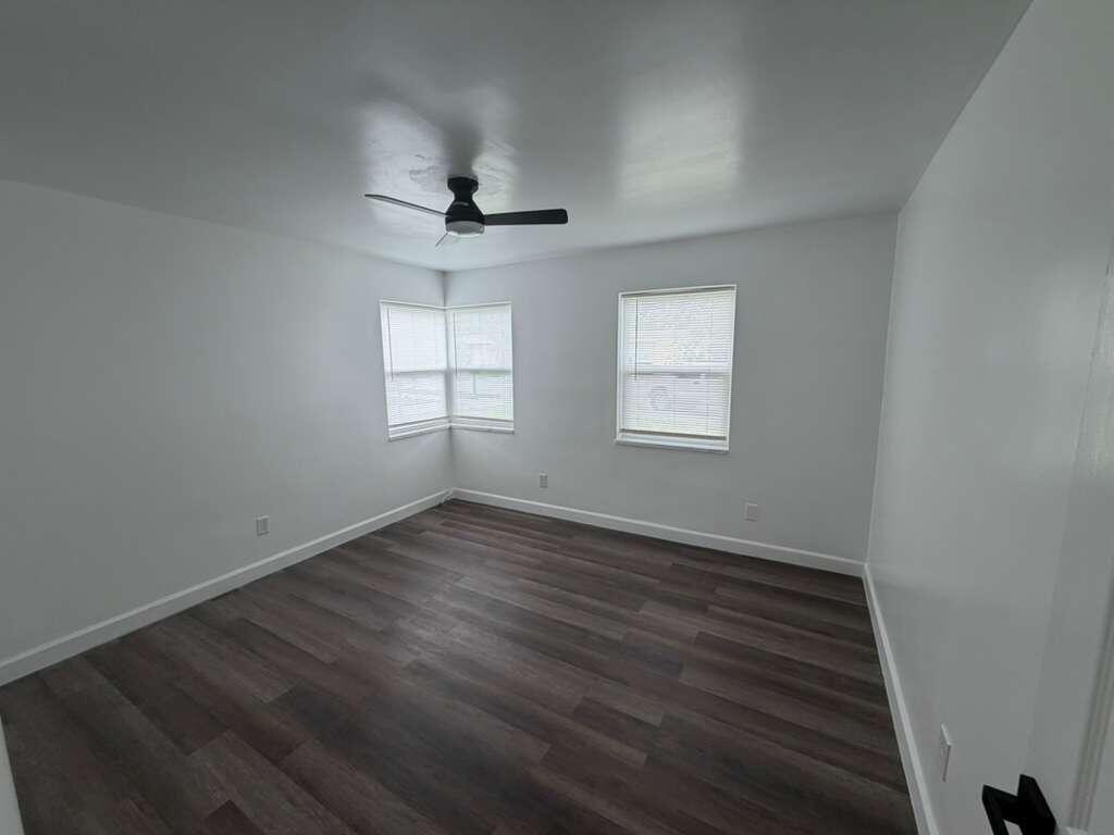 CRESTHAVEN NO 10 - Residential Lease