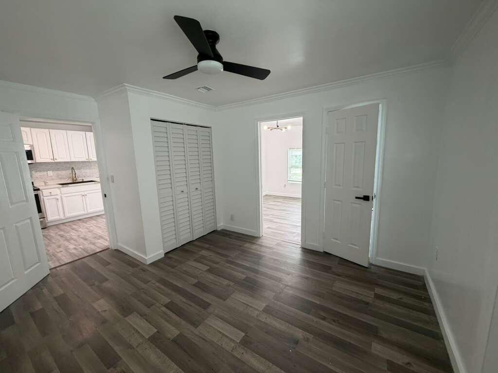 CRESTHAVEN NO 10 - Residential Lease