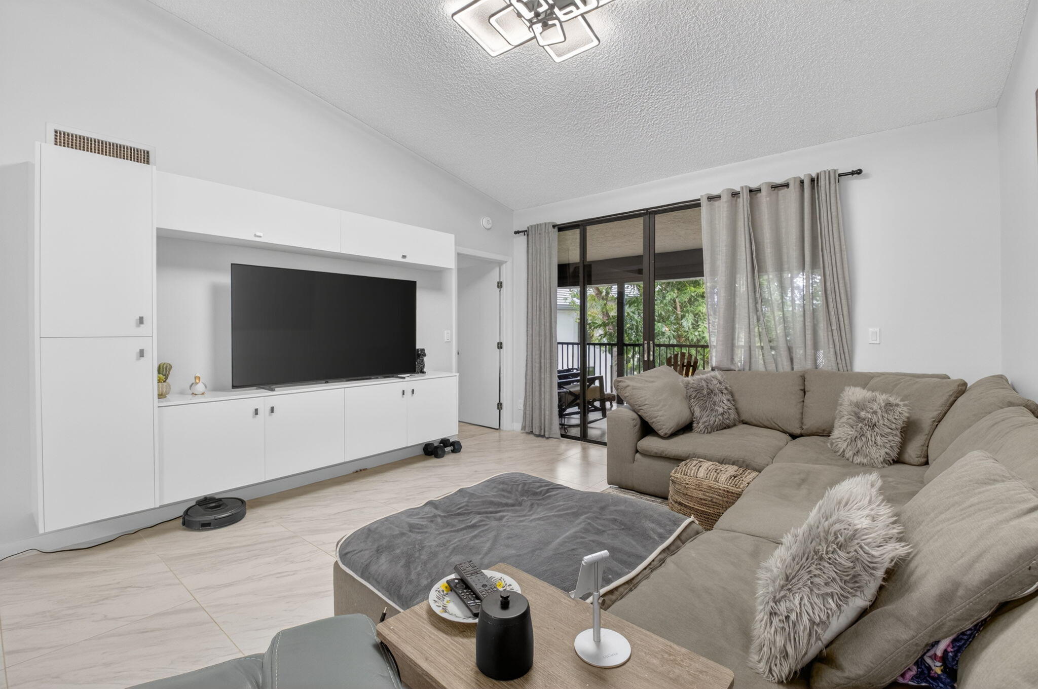 GLENEAGLES CONDO I - Residential Lease