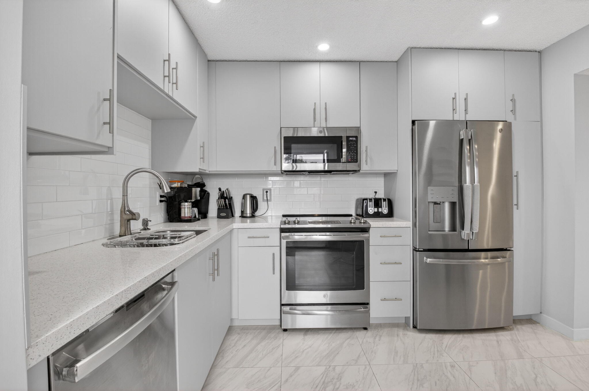 GLENEAGLES CONDO I - Residential Lease